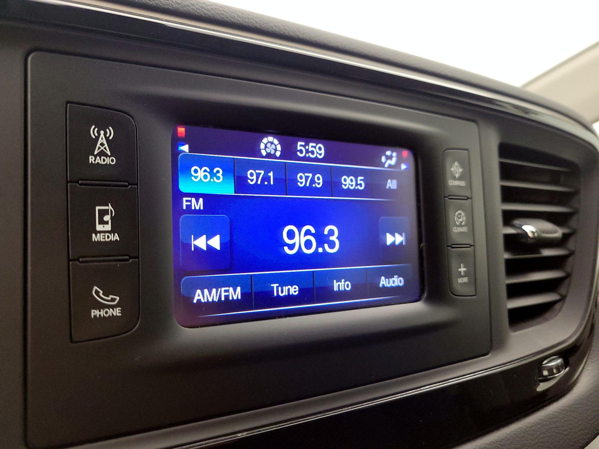 Thumbnail: 2017 Chrysler Pacifica - 15