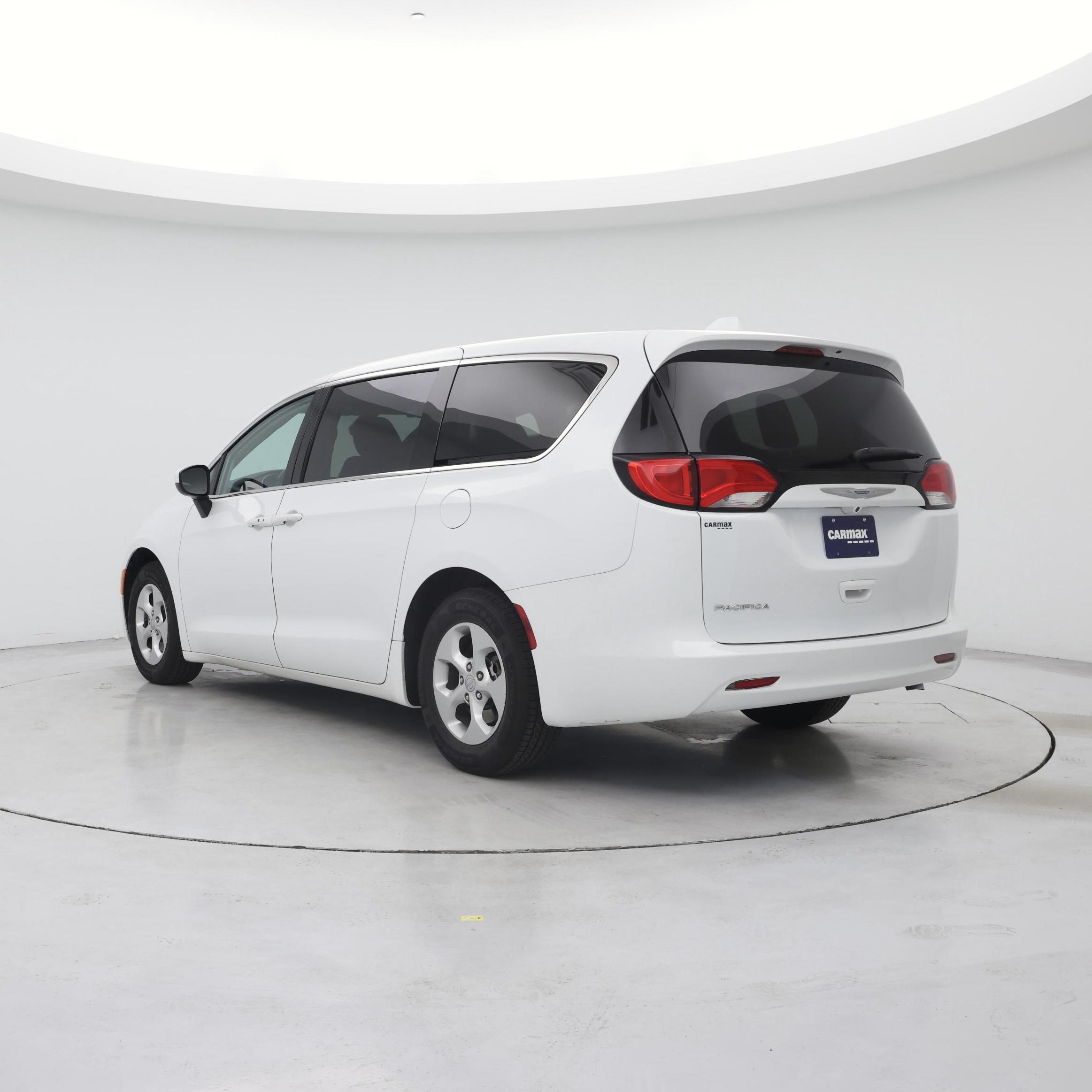 Thumbnail: 2017 Chrysler Pacifica - 2