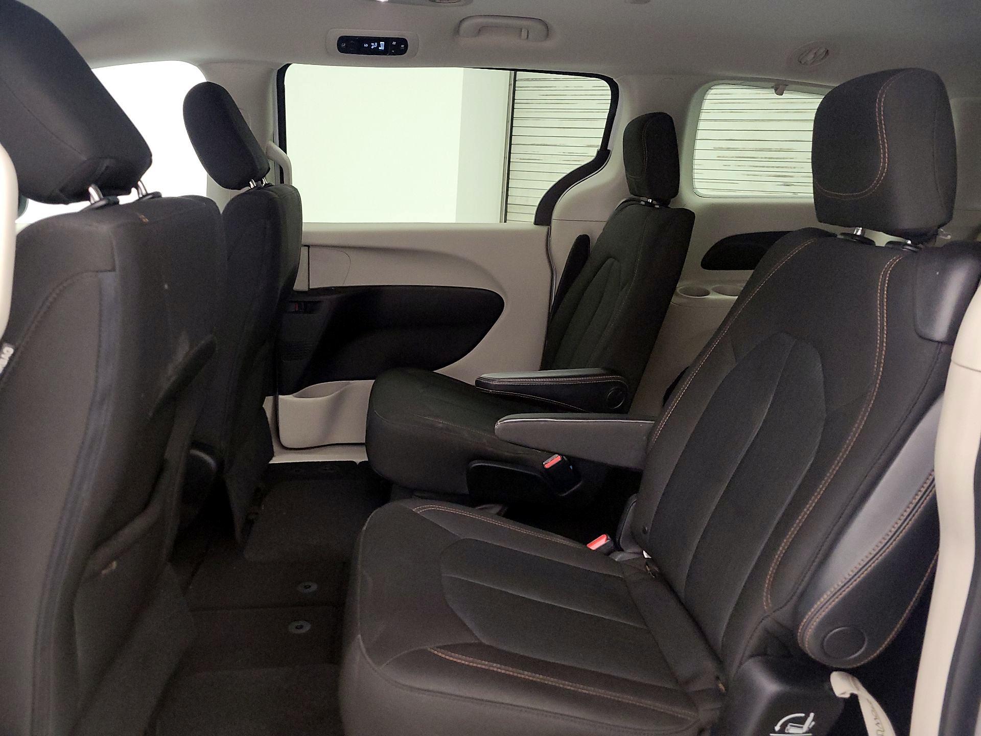 Thumbnail: 2017 Chrysler Pacifica - 19