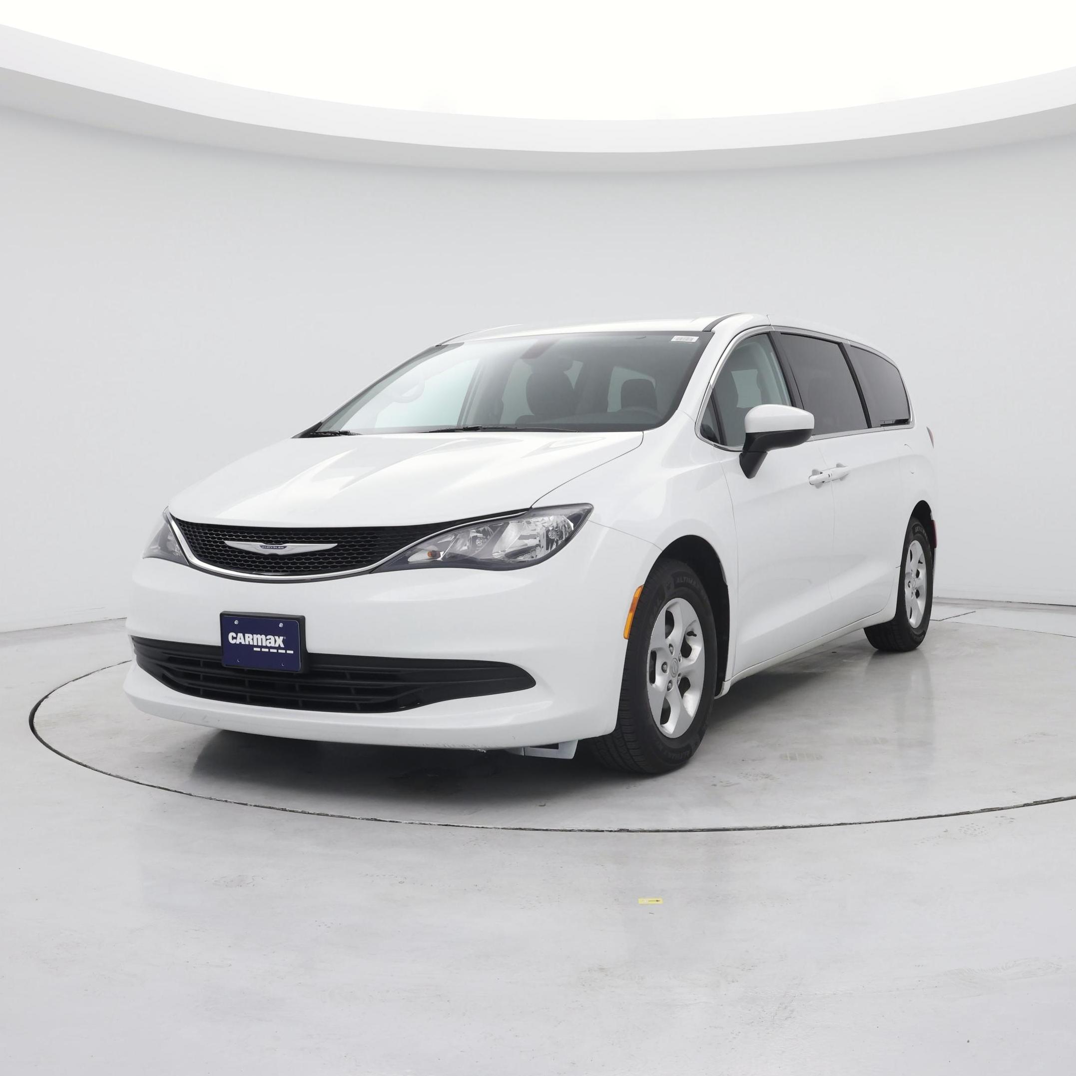 Thumbnail: 2017 Chrysler Pacifica - 4
