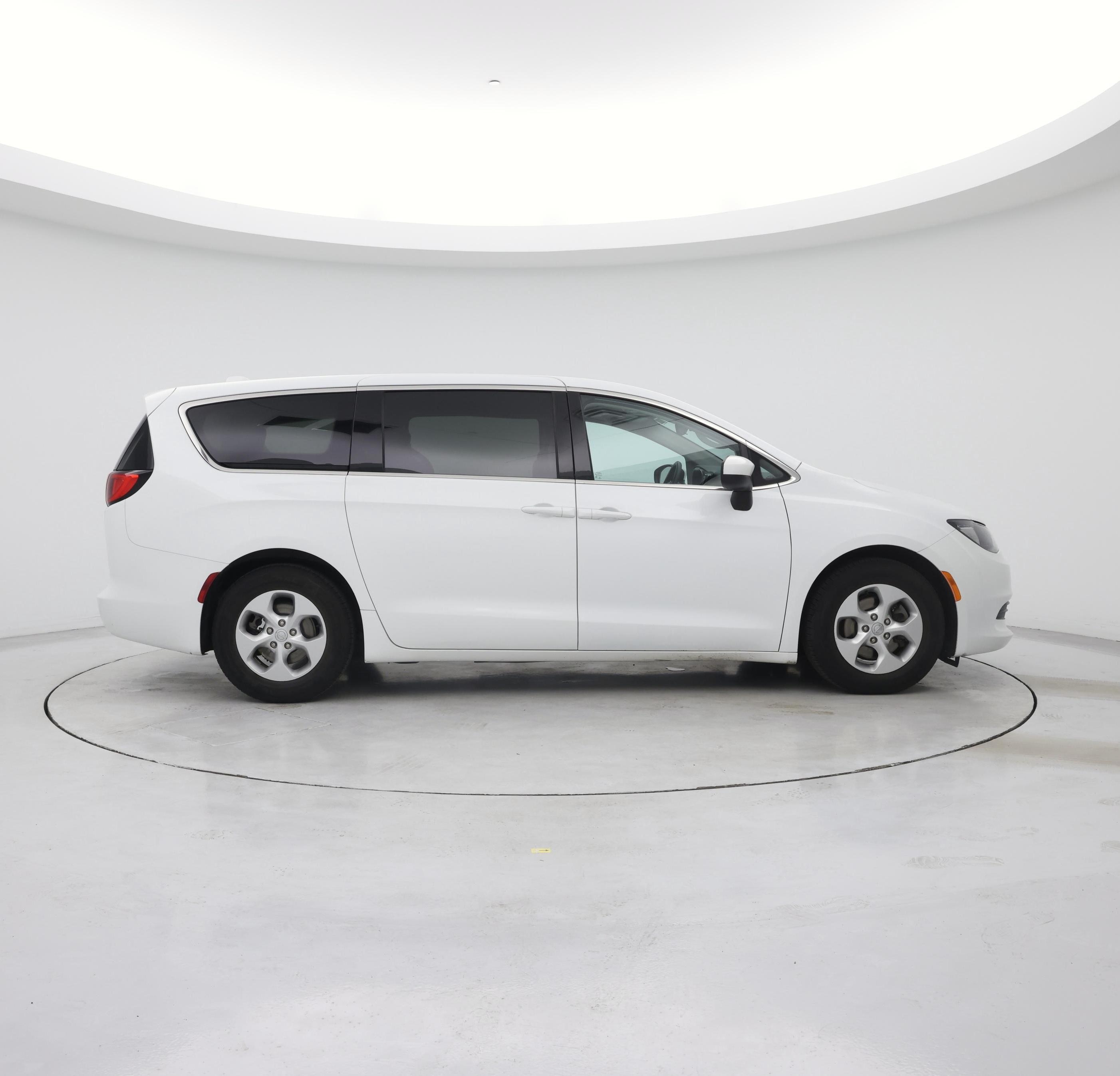 Thumbnail: 2017 Chrysler Pacifica - 7