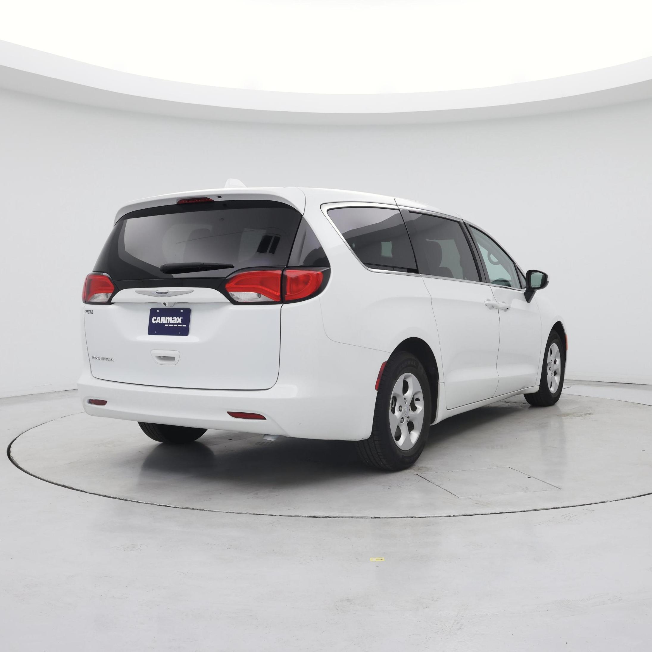 Thumbnail: 2017 Chrysler Pacifica - 8