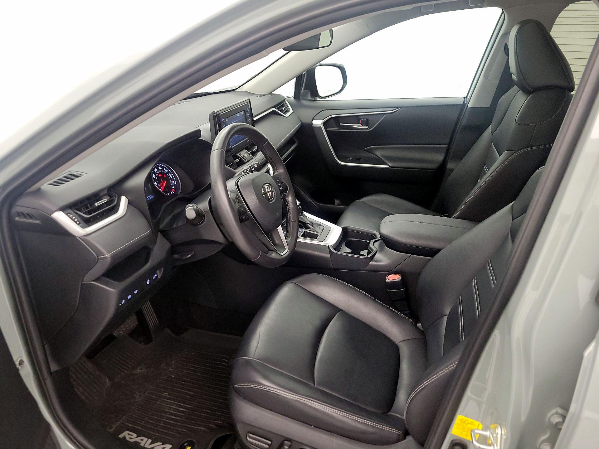 Thumbnail: 2020 Toyota RAV4 - 11