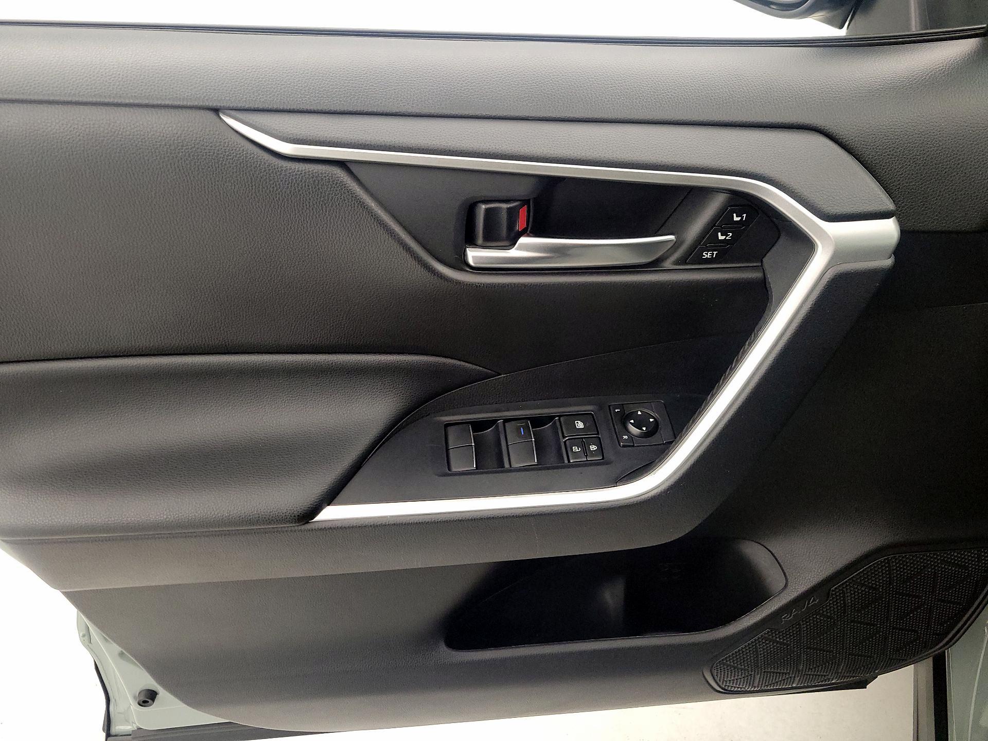 Thumbnail: 2020 Toyota RAV4 - 12