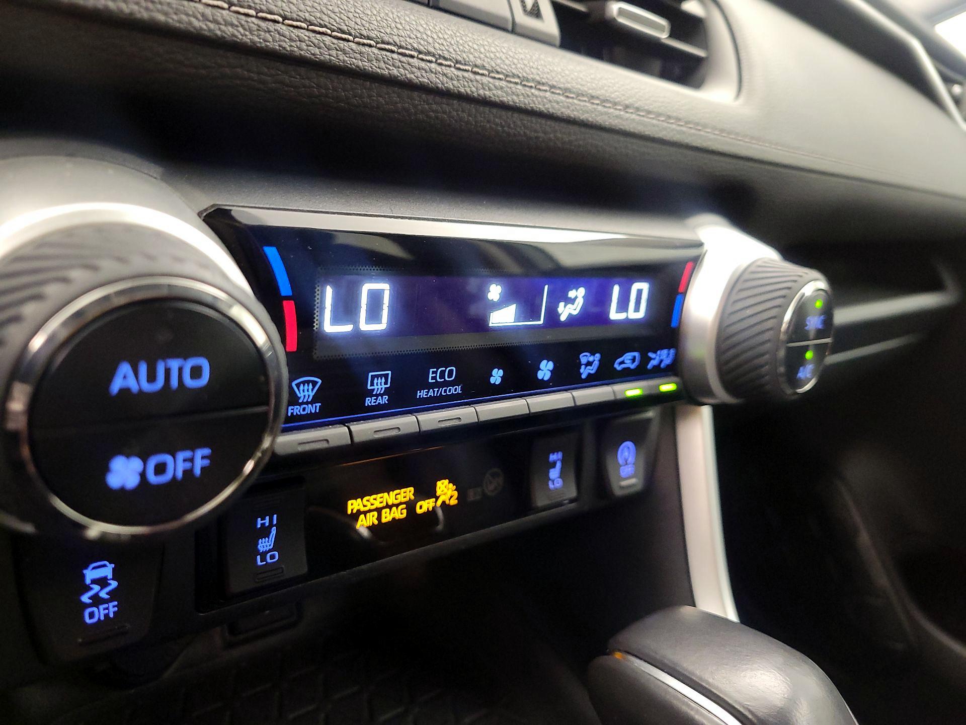 Thumbnail: 2020 Toyota RAV4 - 16