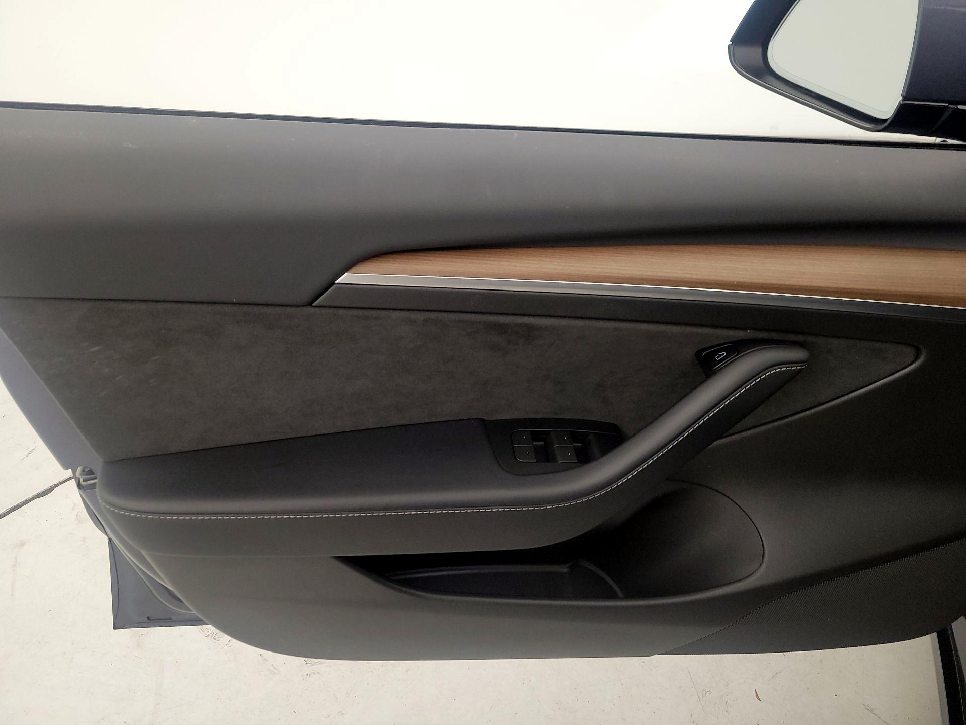 Thumbnail: 2022 Tesla Model 3 - 12