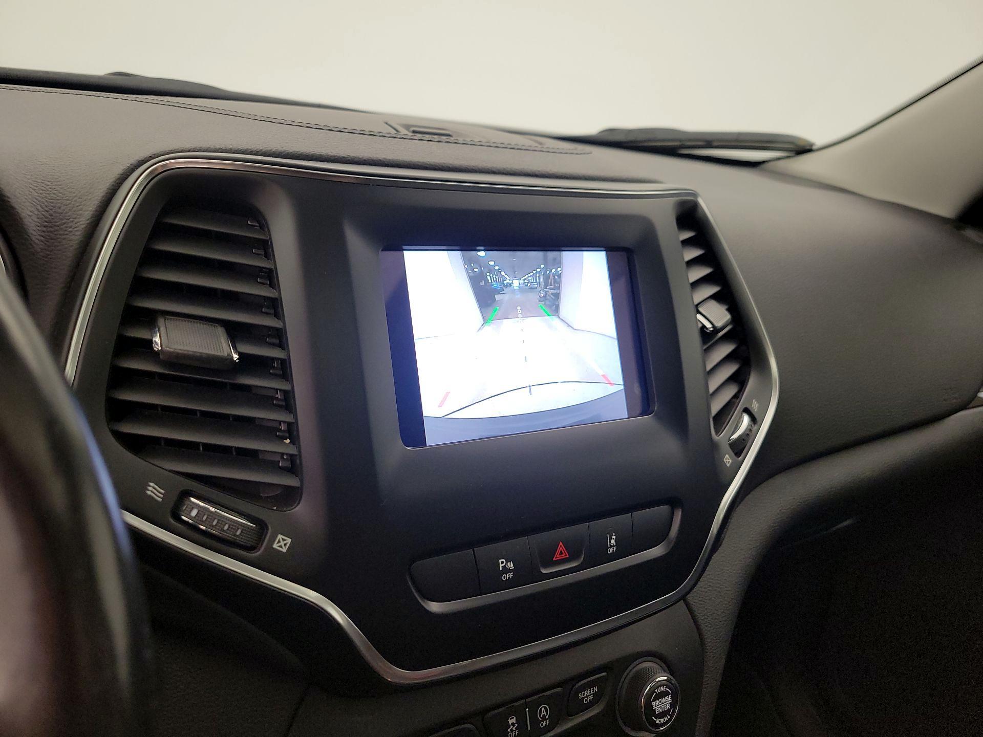 Thumbnail: 2021 Jeep Cherokee - 14