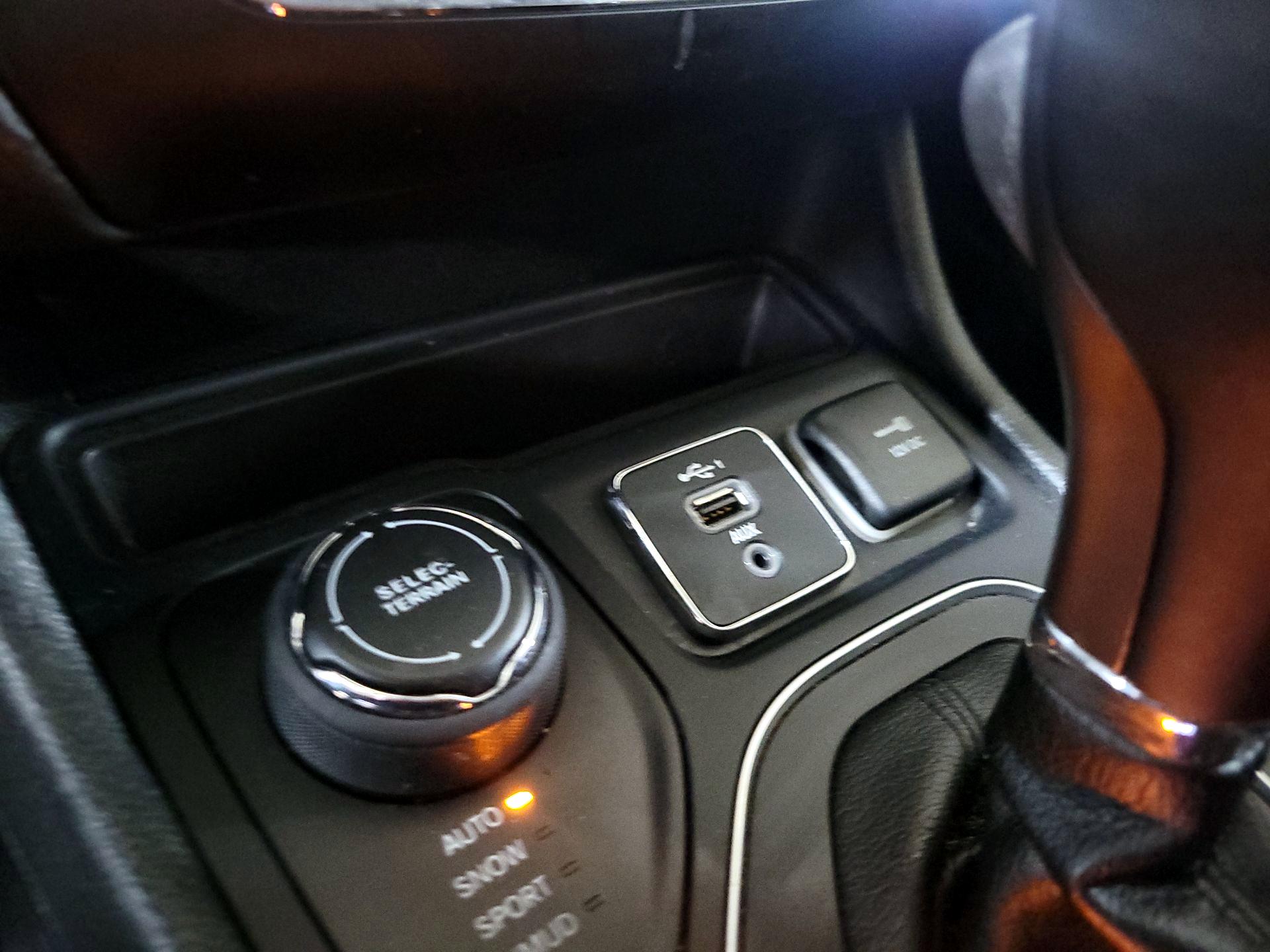 Thumbnail: 2021 Jeep Cherokee - 18