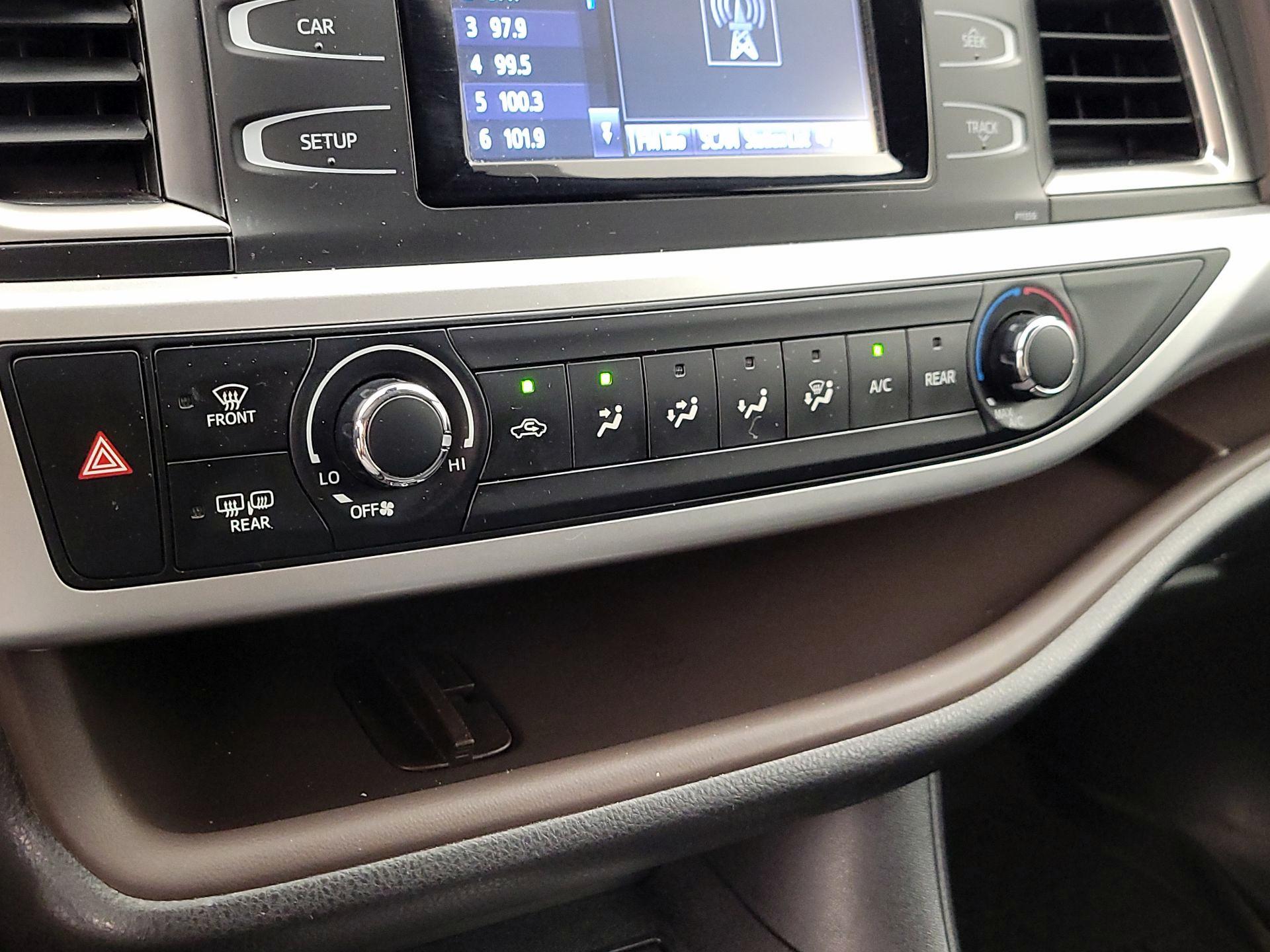 Thumbnail: 2018 Toyota Highlander - 16