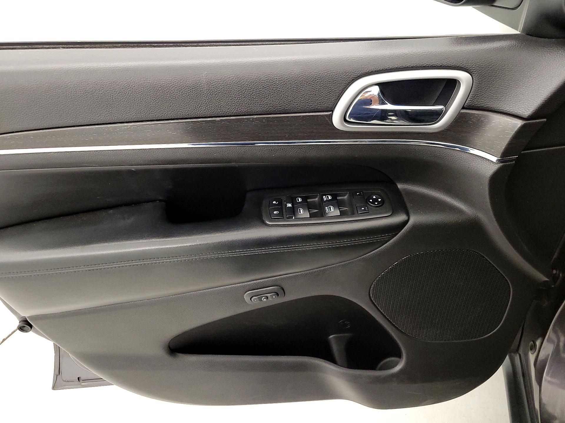 Thumbnail: 2018 Jeep Grand Cherokee - 12