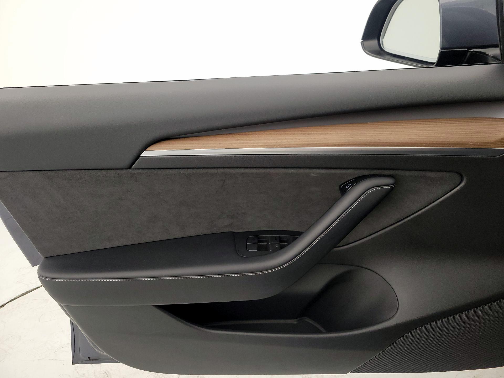 Thumbnail: 2022 Tesla Model 3 - 12
