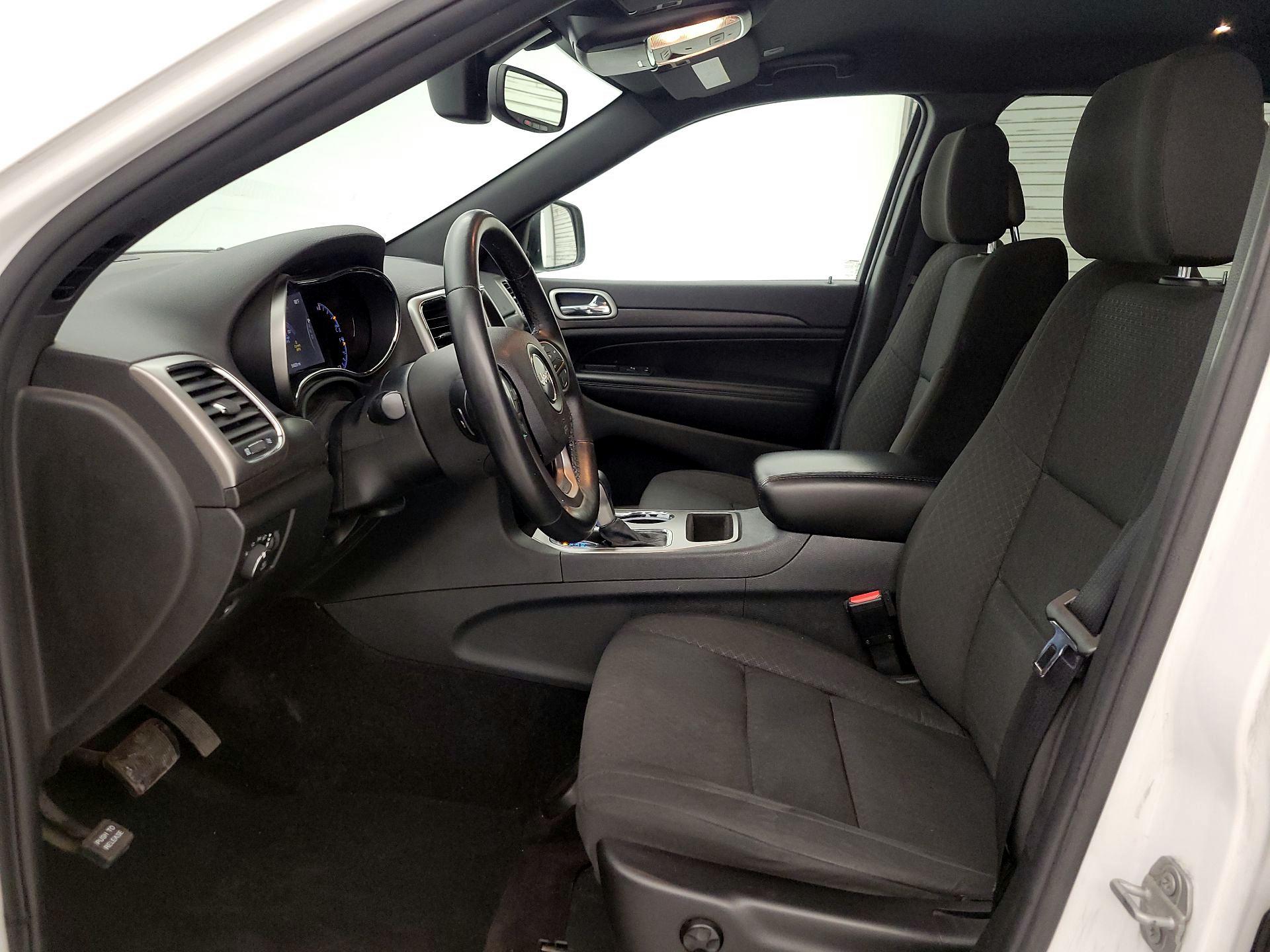 Thumbnail: 2018 Jeep Grand Cherokee - 11