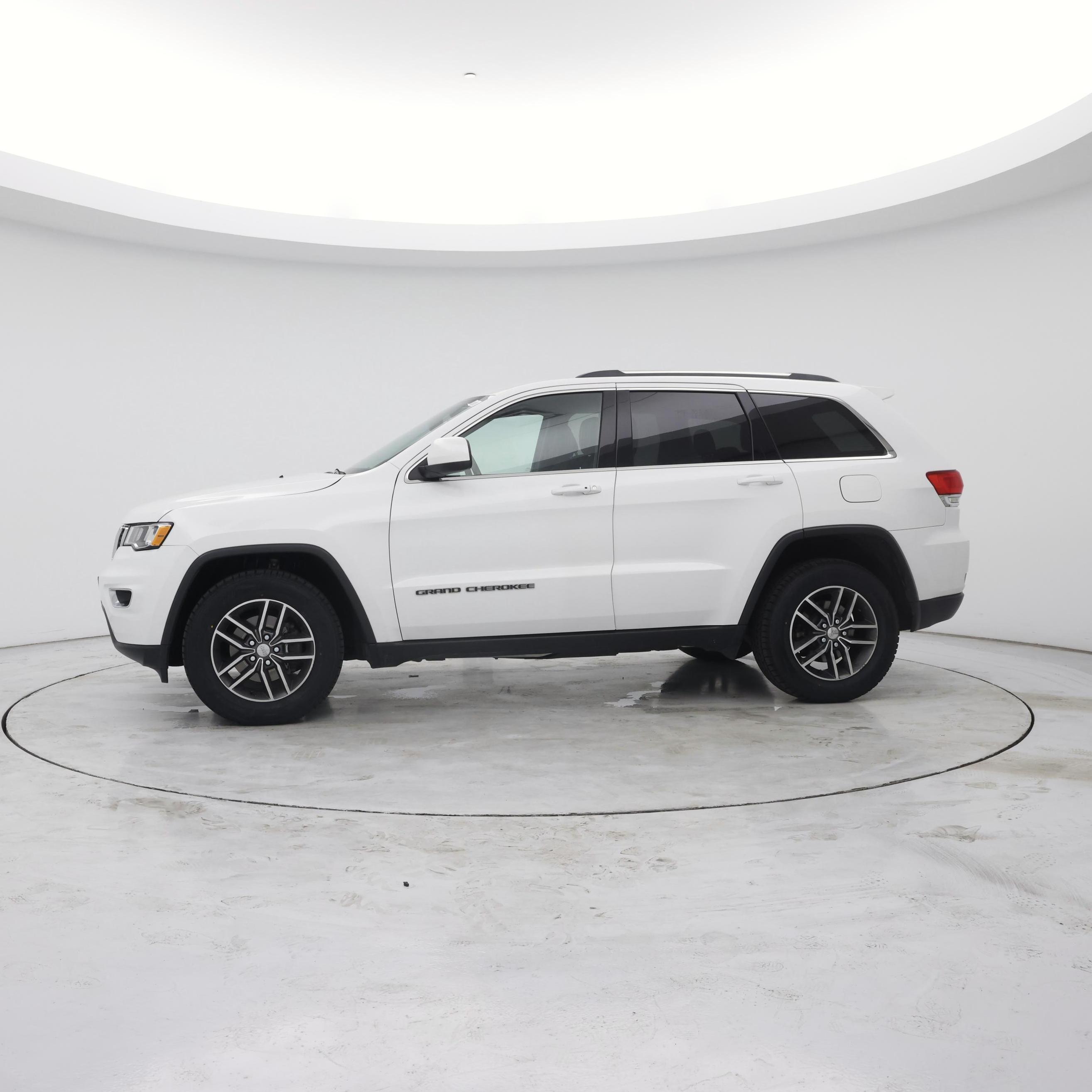 Thumbnail: 2018 Jeep Grand Cherokee - 3