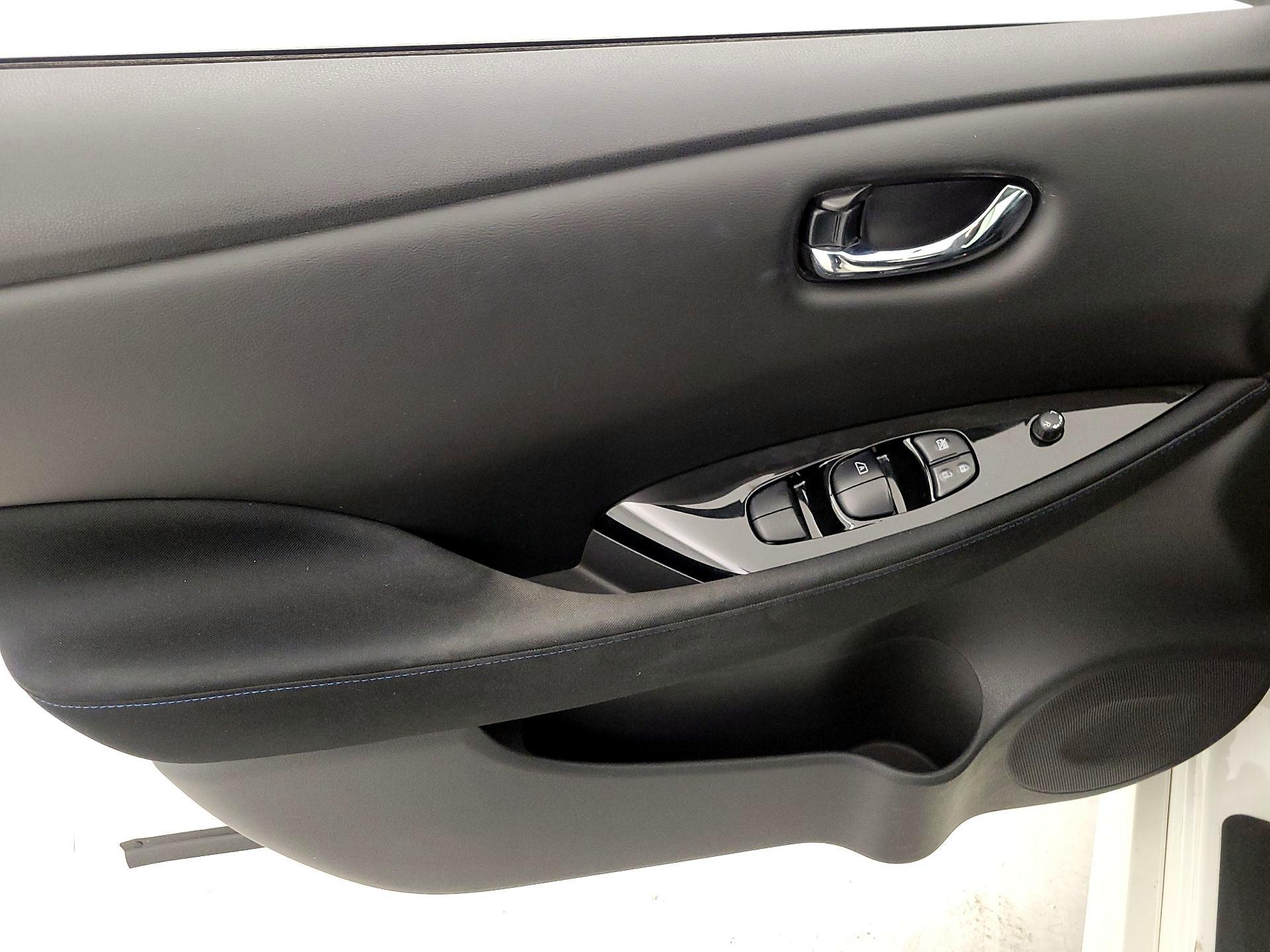 Thumbnail: 2019 Nissan Leaf - 12