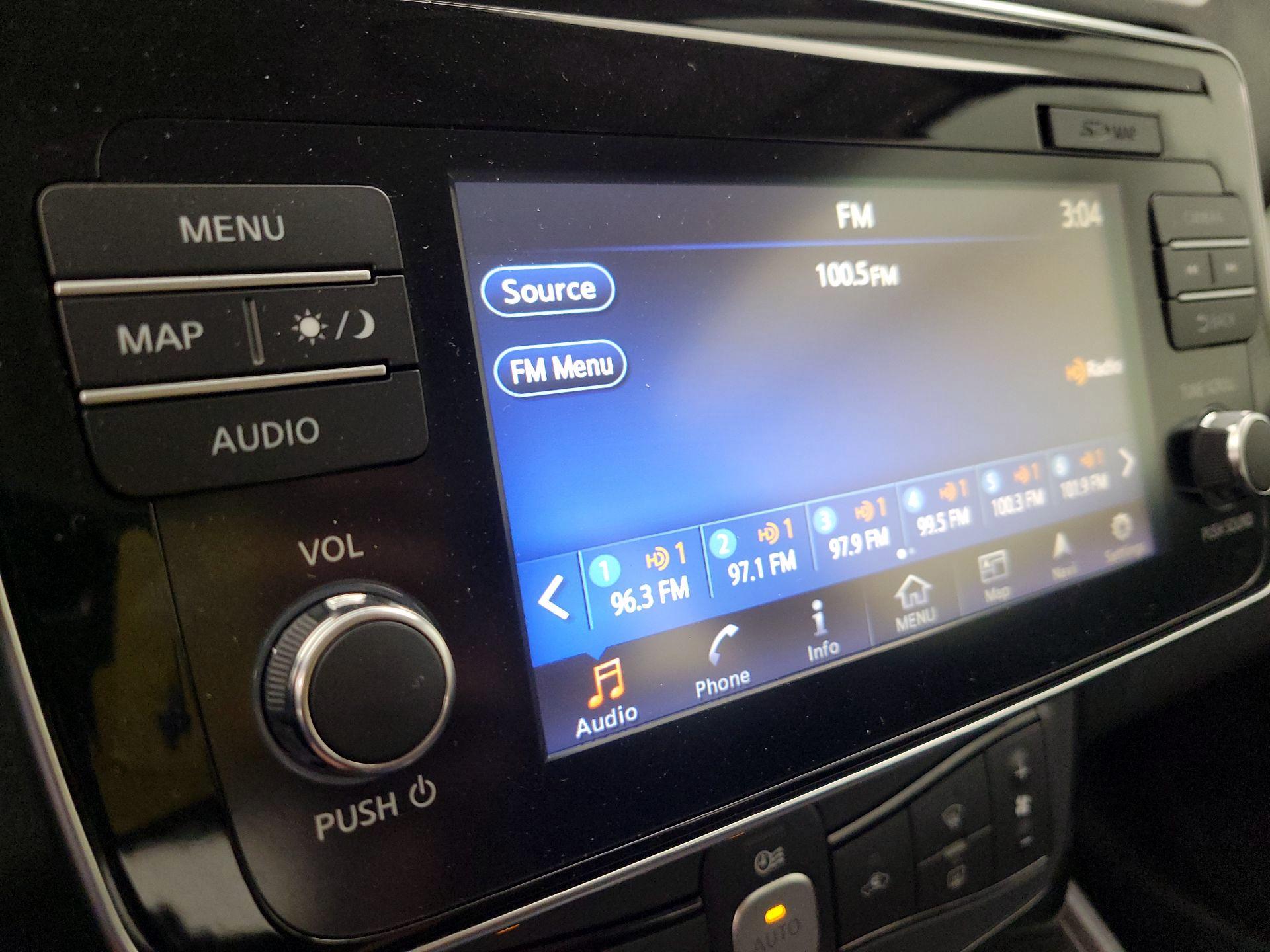 Thumbnail: 2019 Nissan Leaf - 16