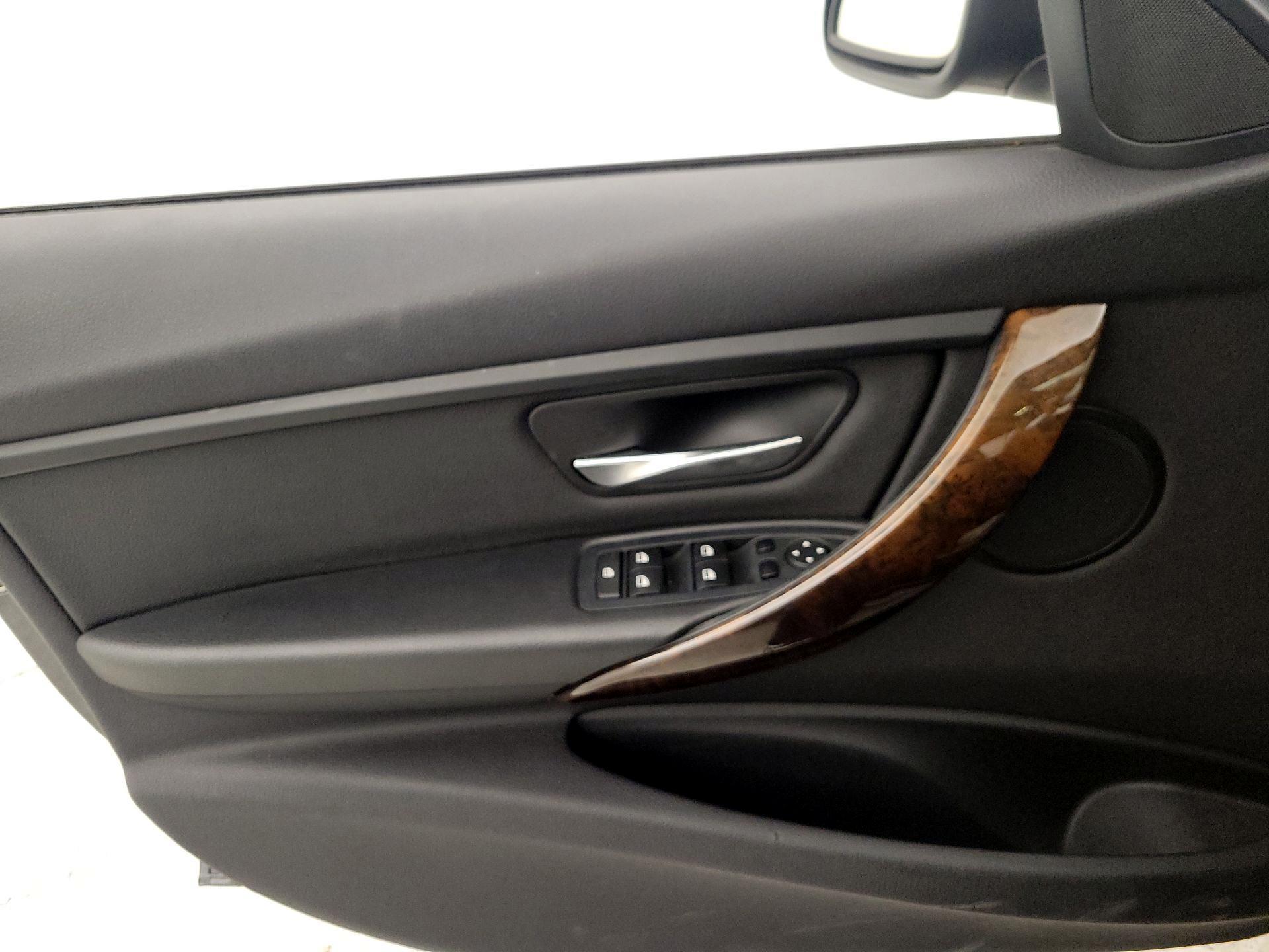Thumbnail: 2015 BMW 3 Series - 12