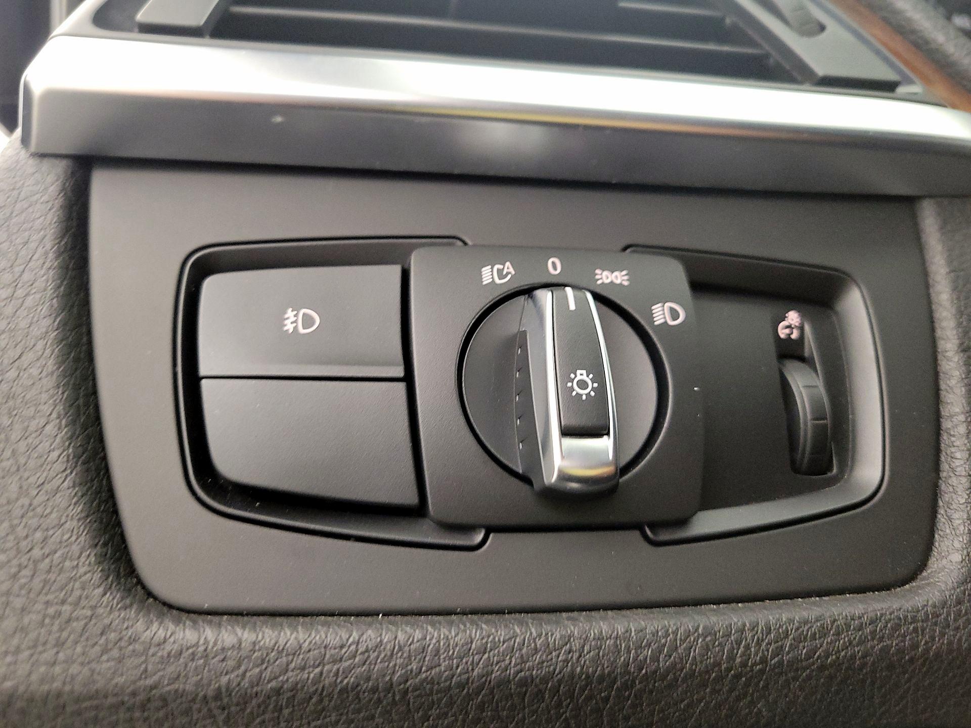 Thumbnail: 2015 BMW 3 Series - 13