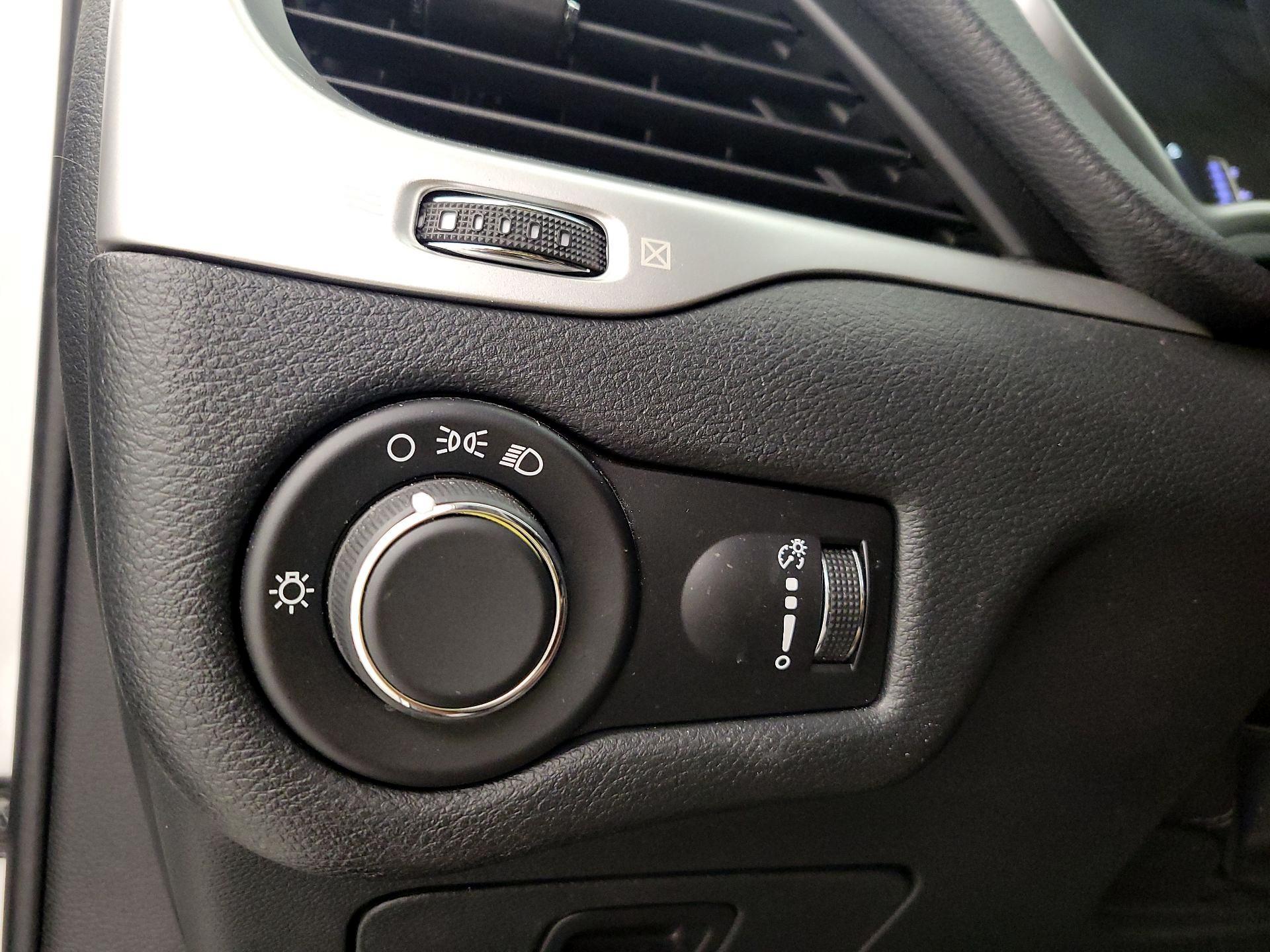 Thumbnail: 2015 Jeep Cherokee - 13