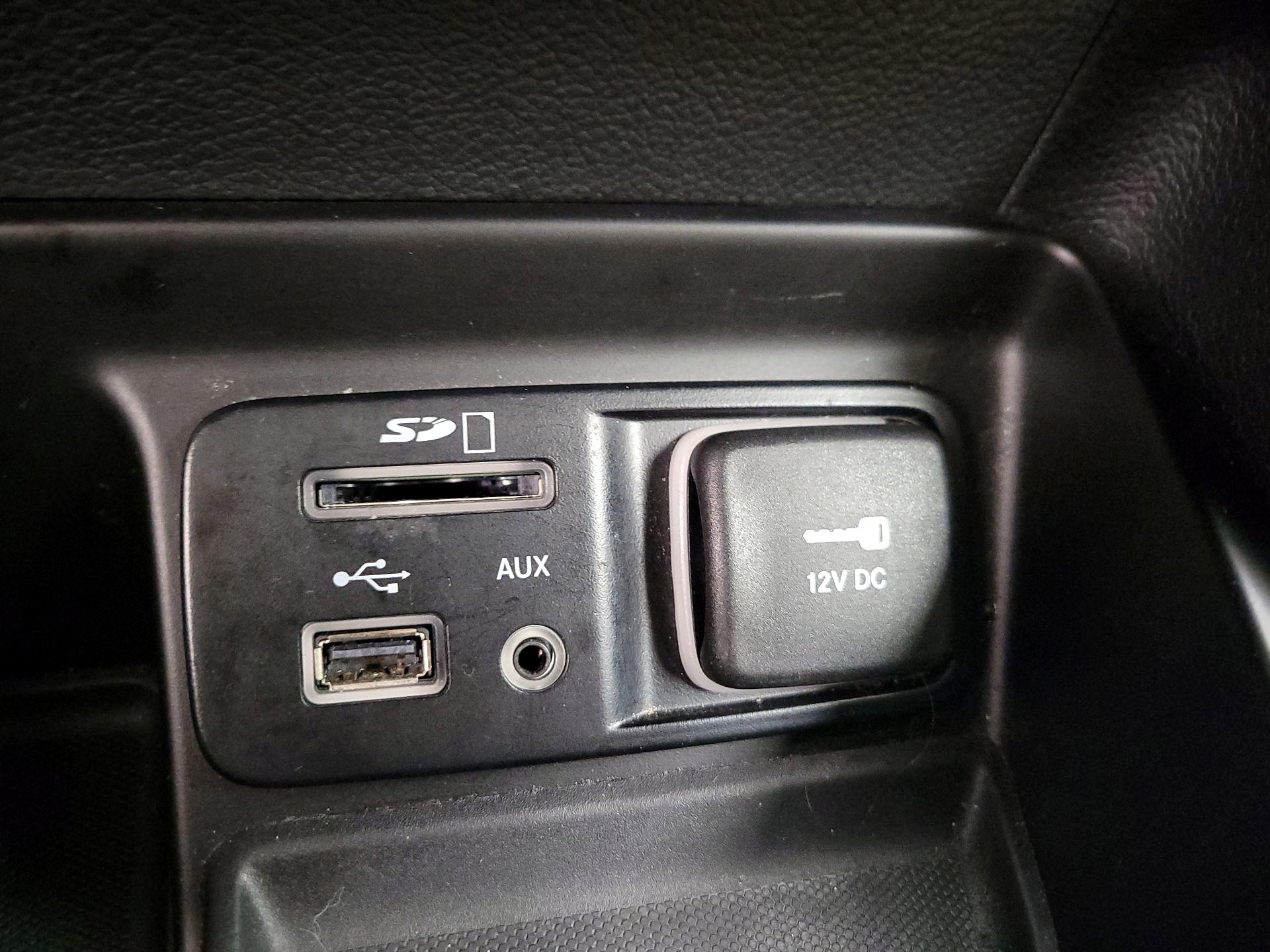 Thumbnail: 2015 Jeep Cherokee - 17