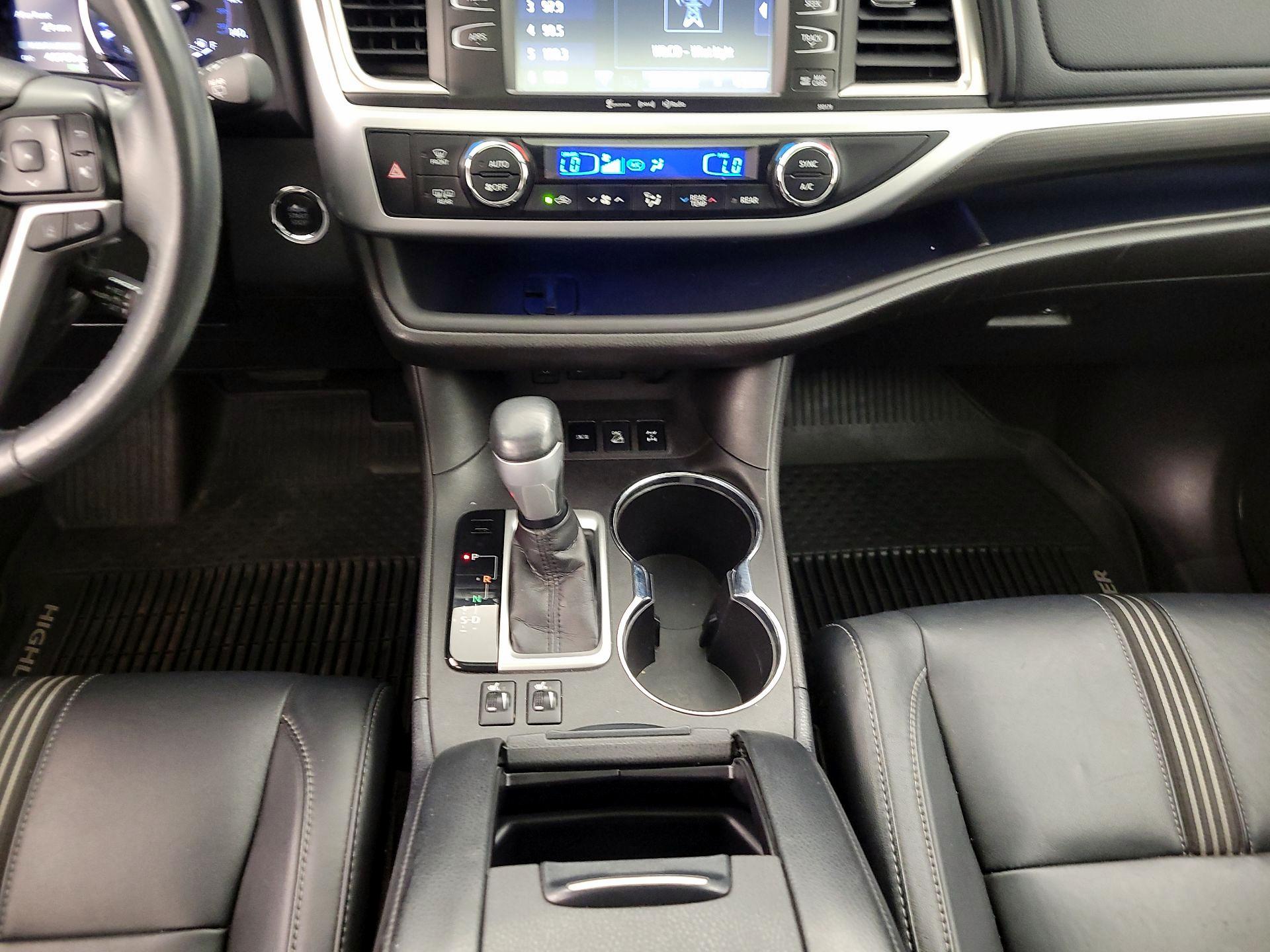 Thumbnail: 2018 Toyota Highlander - 17