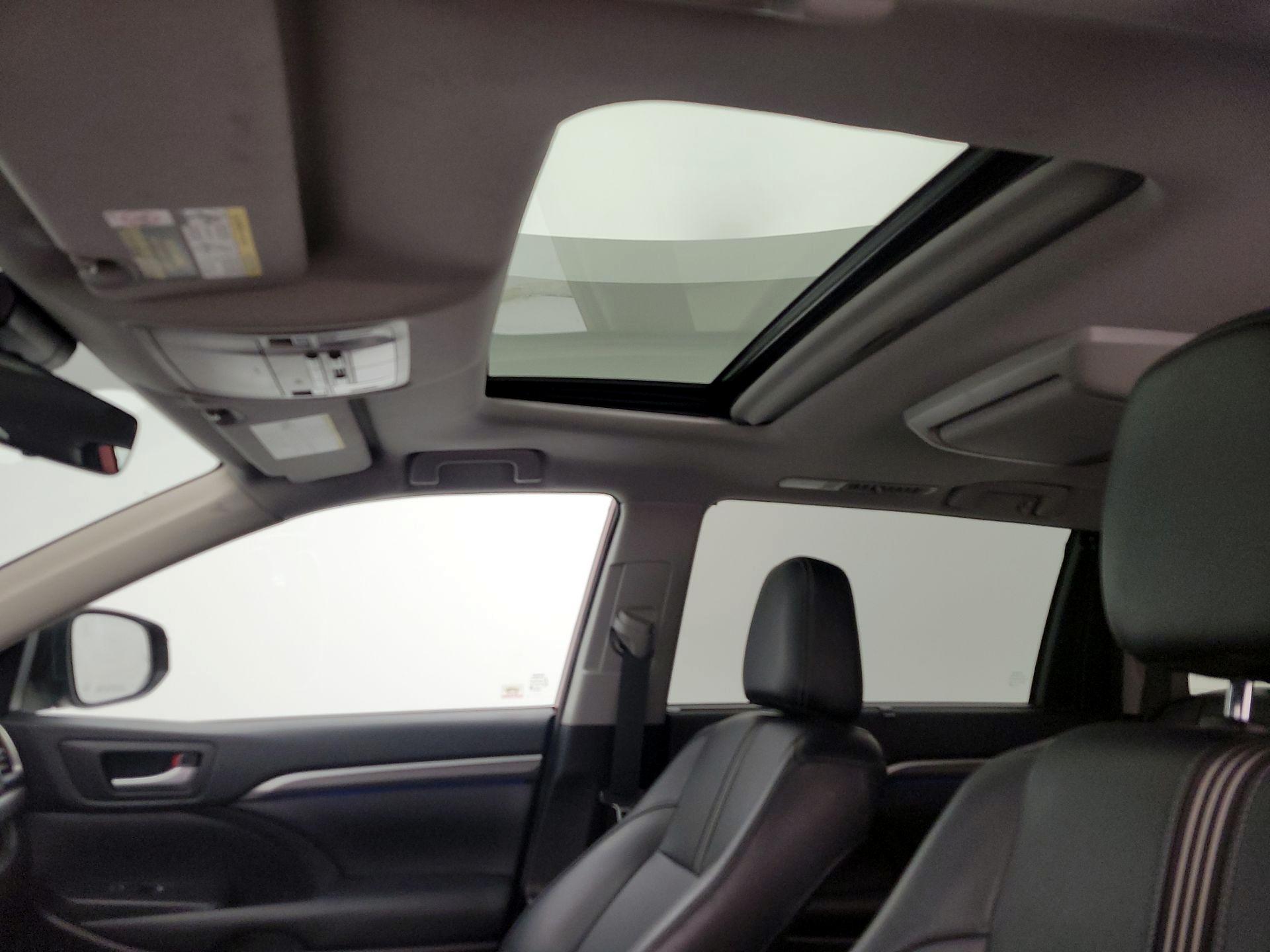 Thumbnail: 2018 Toyota Highlander - 19