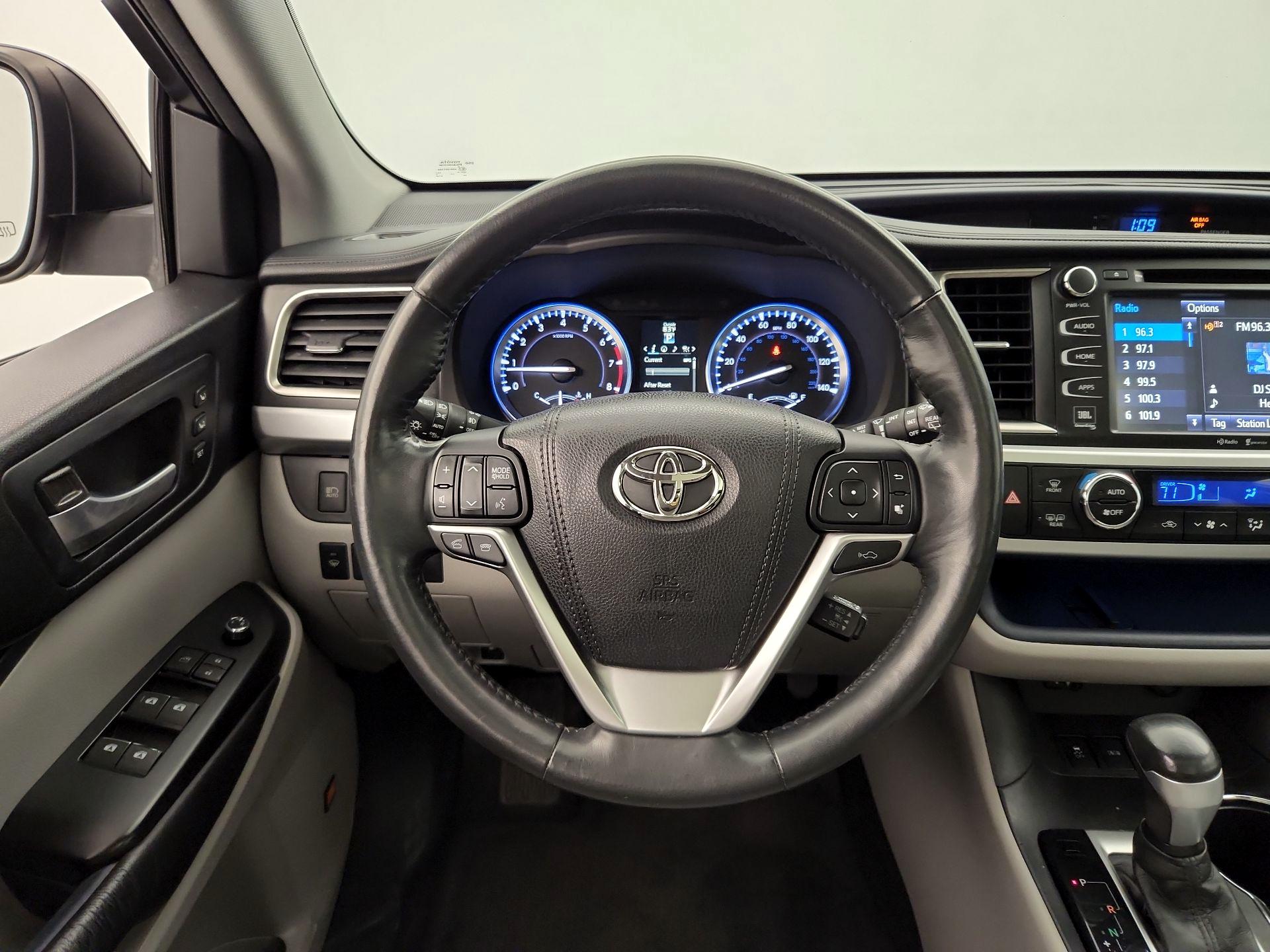 Thumbnail: 2015 Toyota Highlander - 10