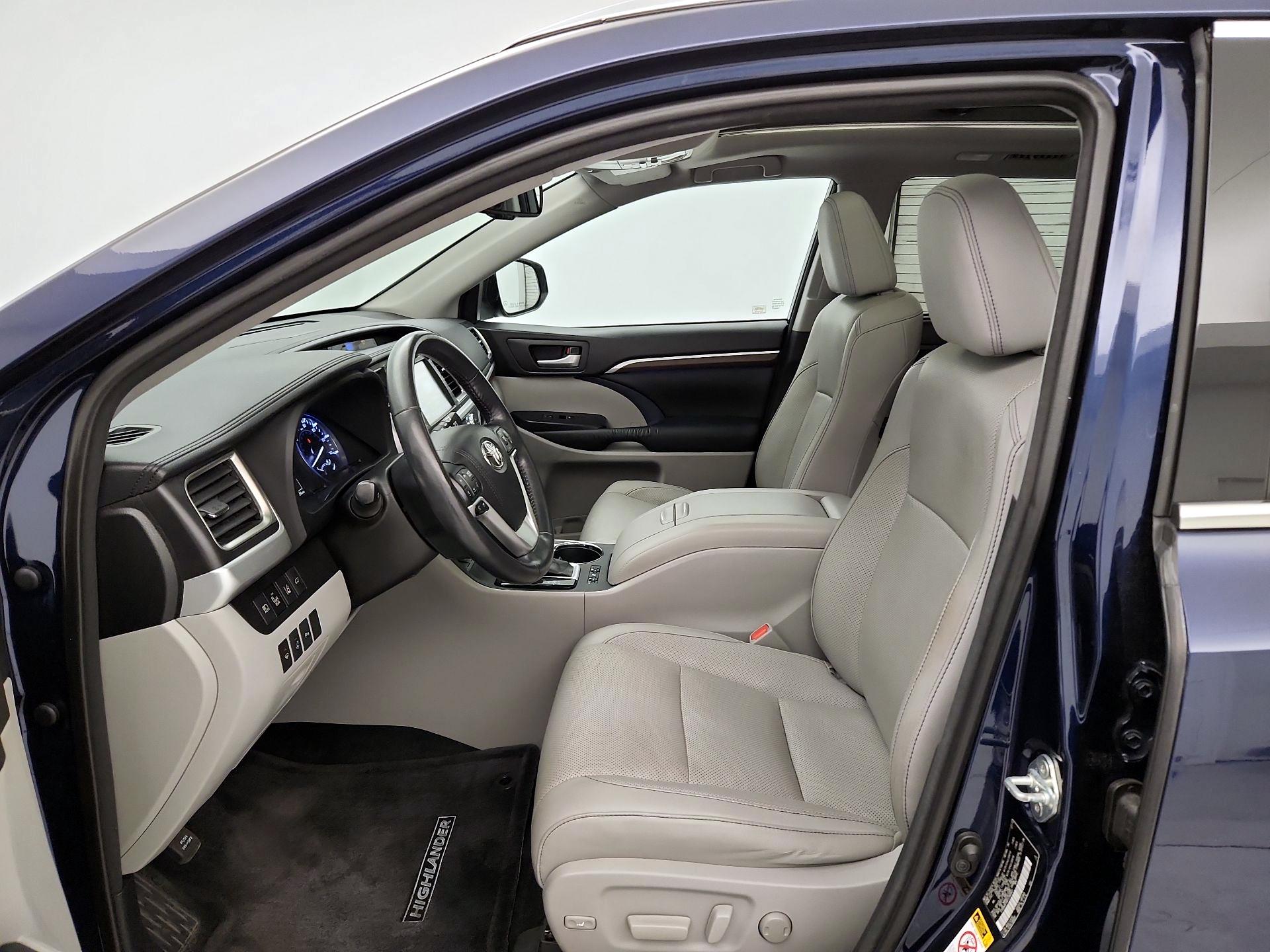 Thumbnail: 2015 Toyota Highlander - 11