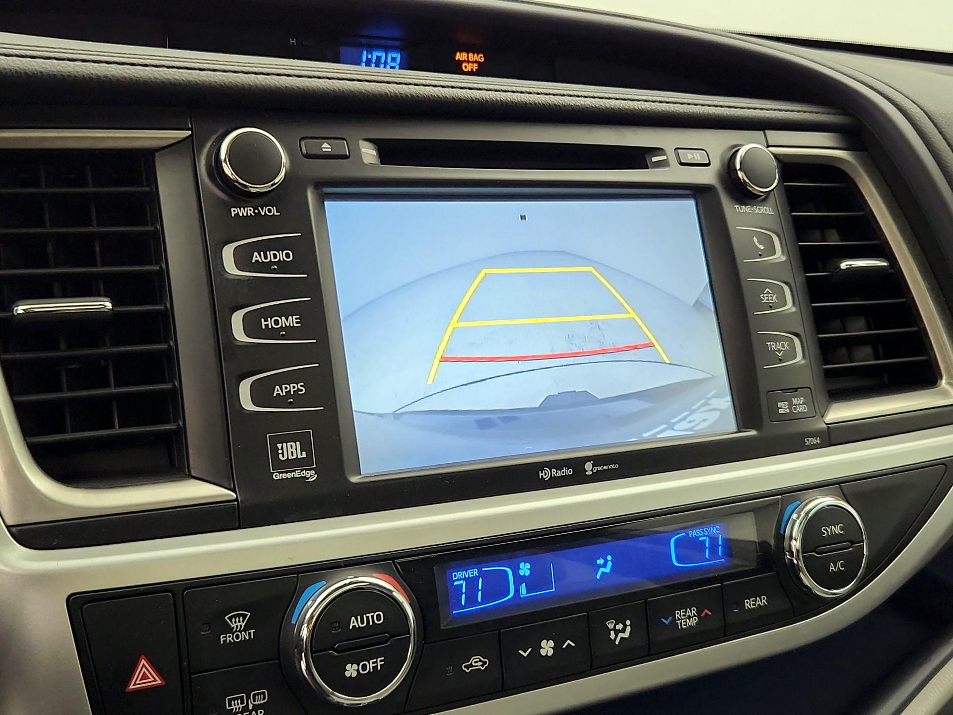 Thumbnail: 2015 Toyota Highlander - 14
