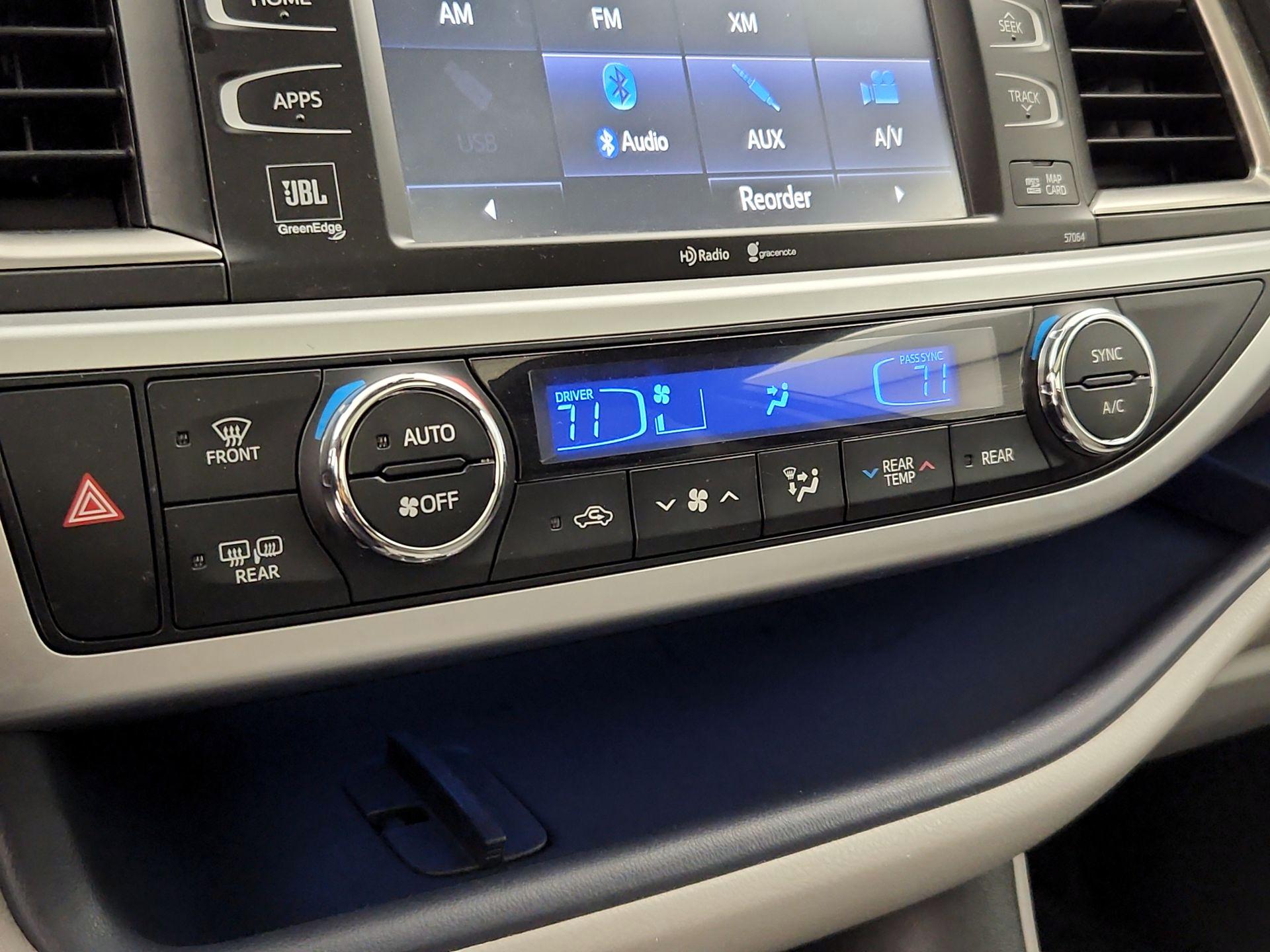 Thumbnail: 2015 Toyota Highlander - 16