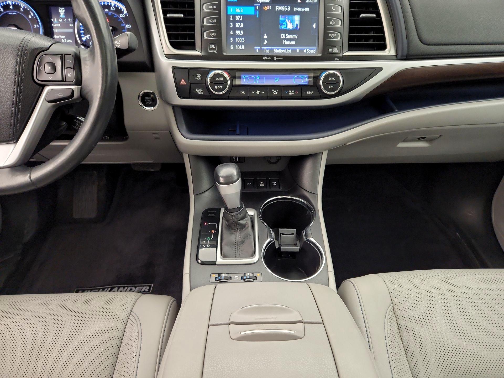 Thumbnail: 2015 Toyota Highlander - 17