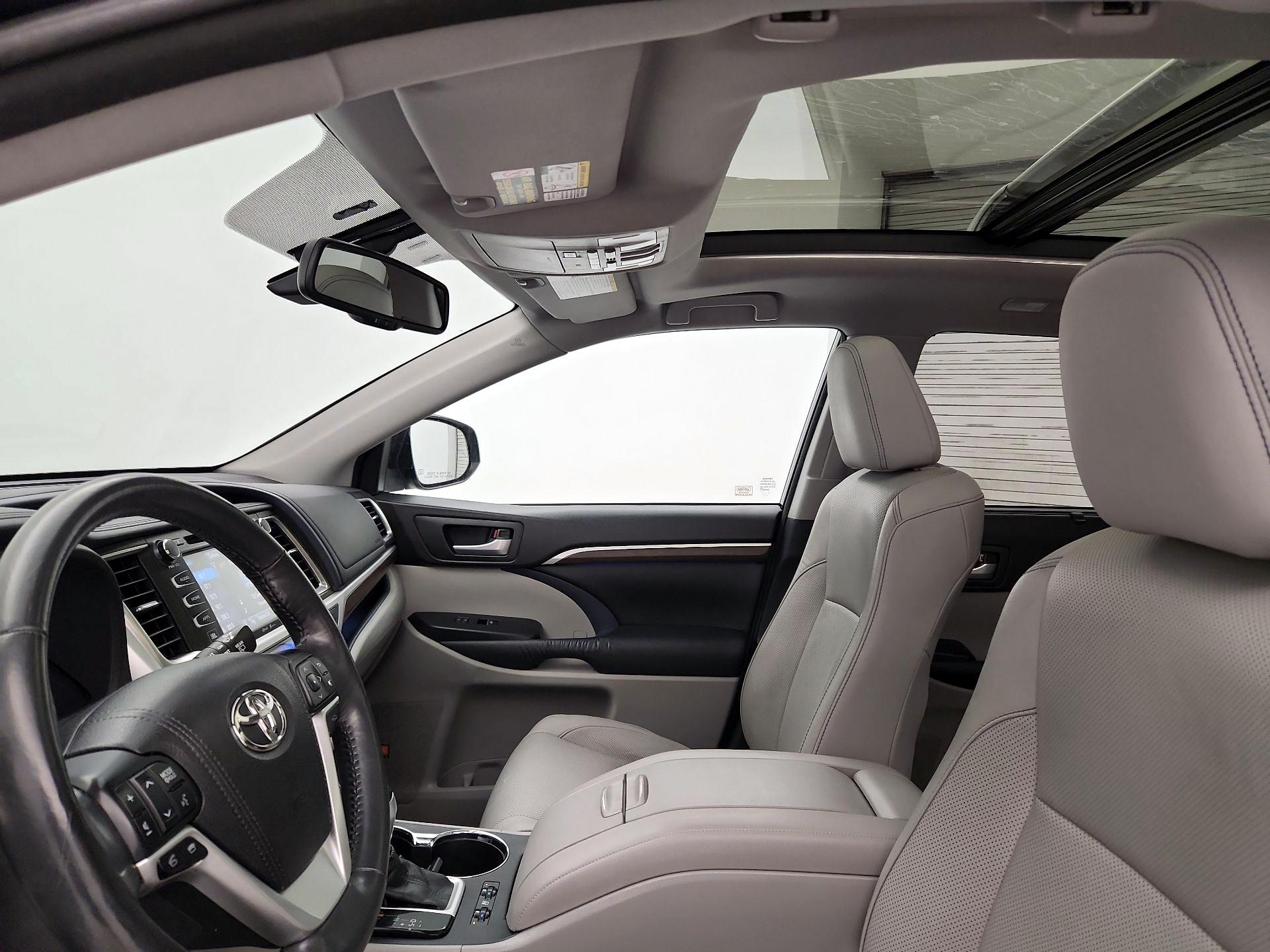 Thumbnail: 2015 Toyota Highlander - 19