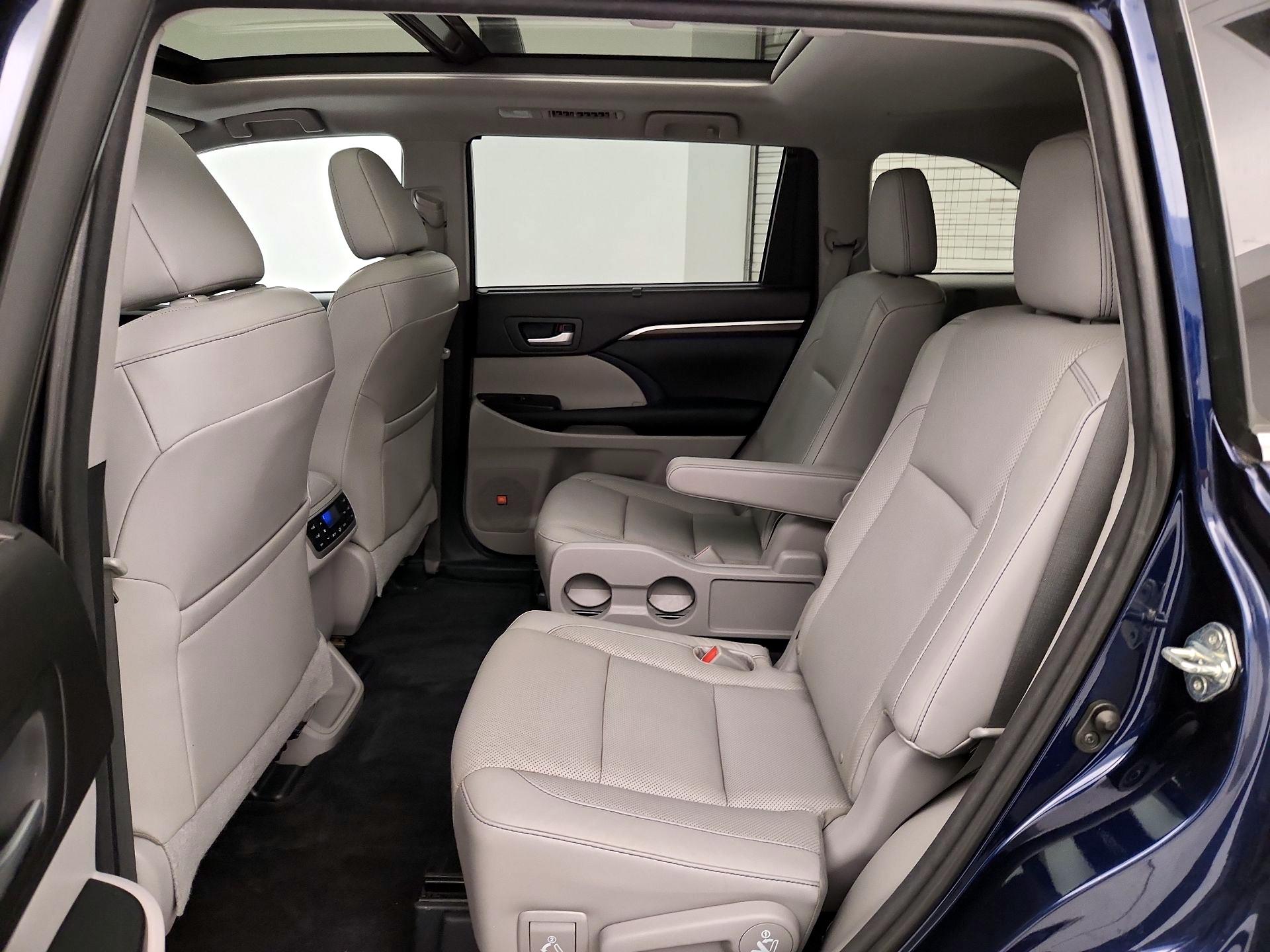 Thumbnail: 2015 Toyota Highlander - 20