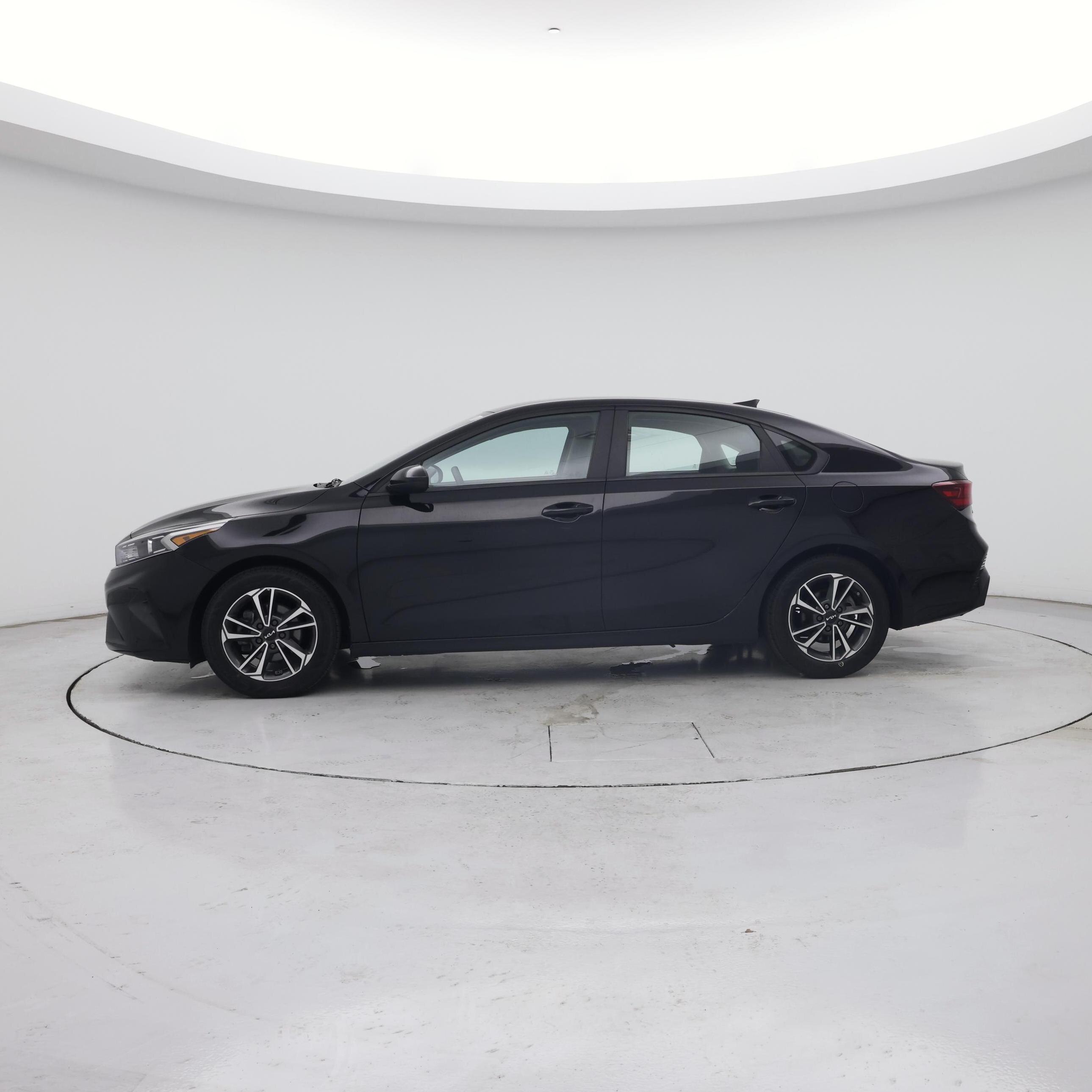 Thumbnail: 2023 Kia Forte - 3