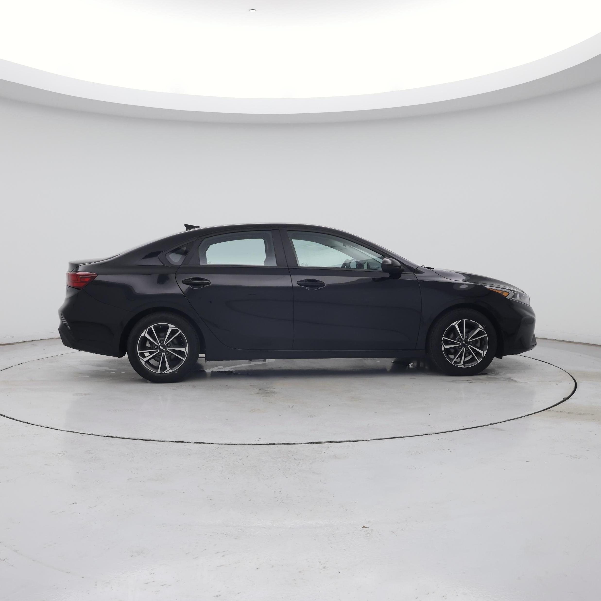 Thumbnail: 2023 Kia Forte - 7