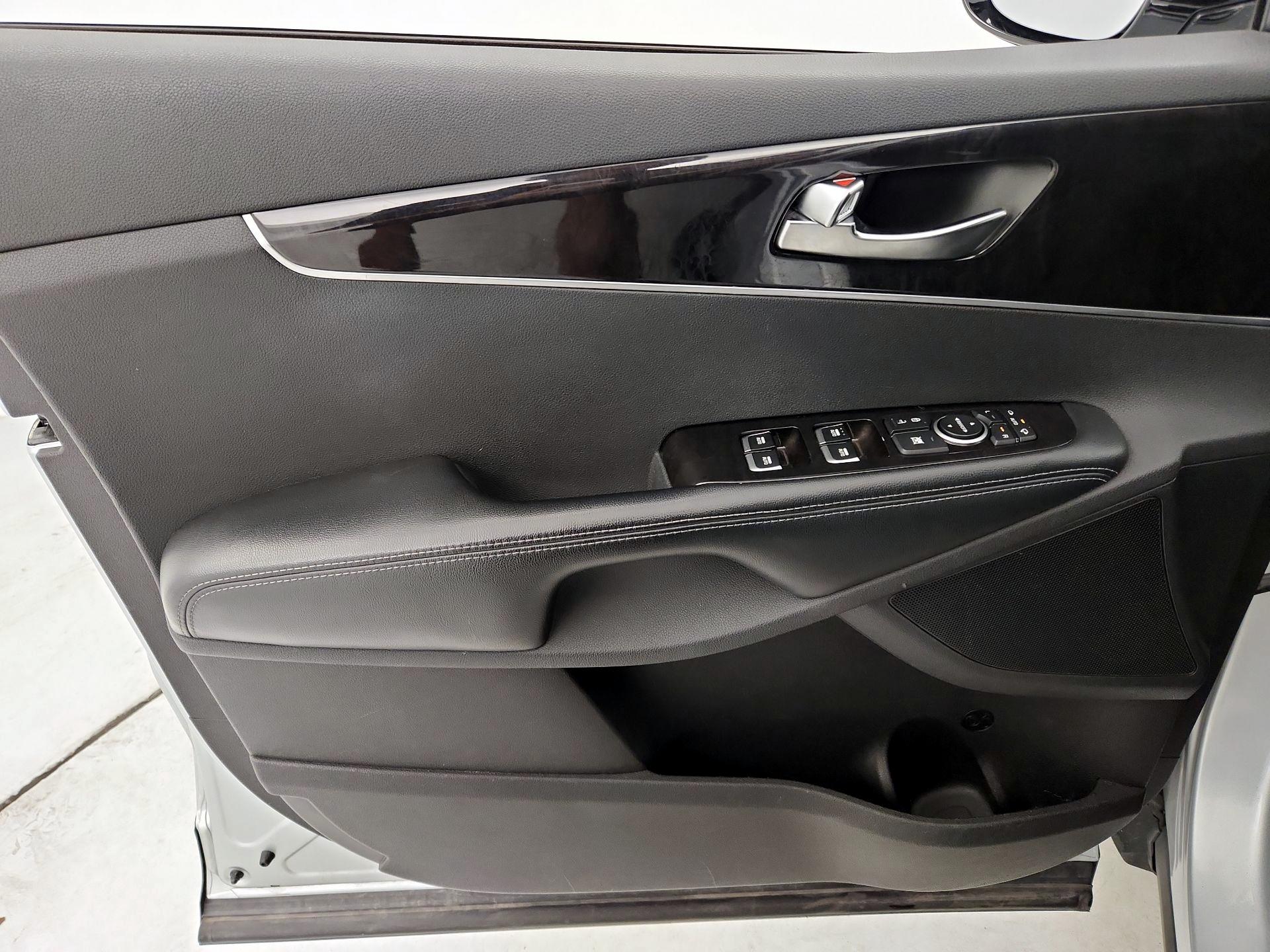 Thumbnail: 2016 Kia Sorento - 12