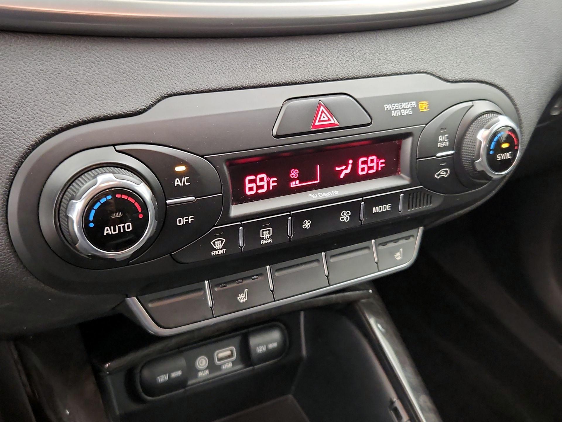 Thumbnail: 2016 Kia Sorento - 16