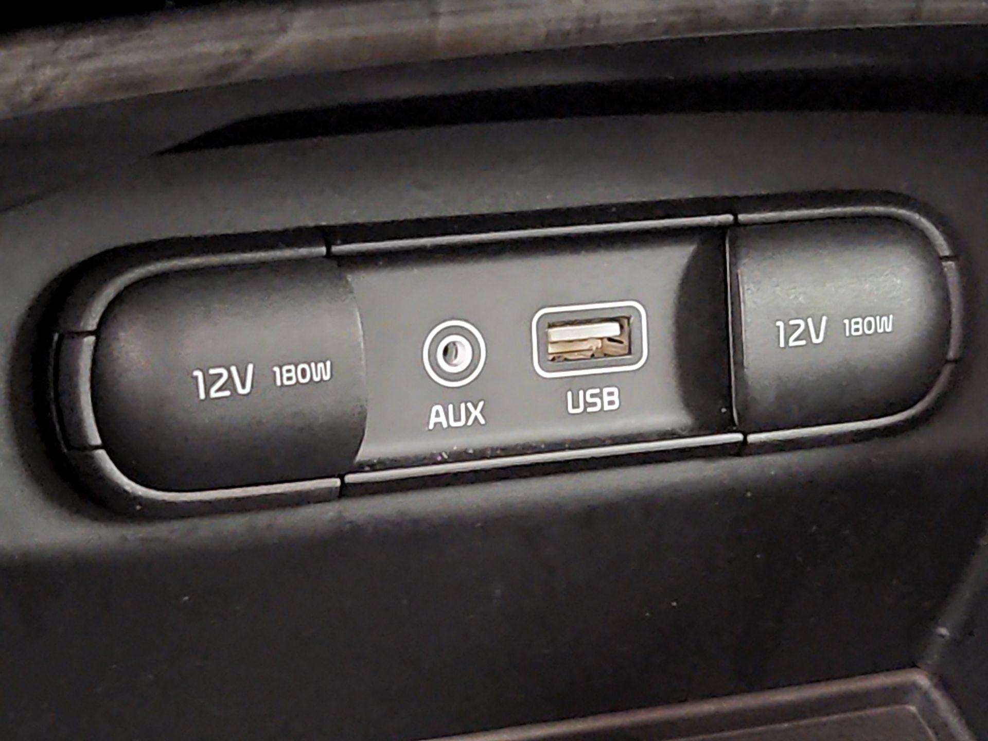 Thumbnail: 2016 Kia Sorento - 18