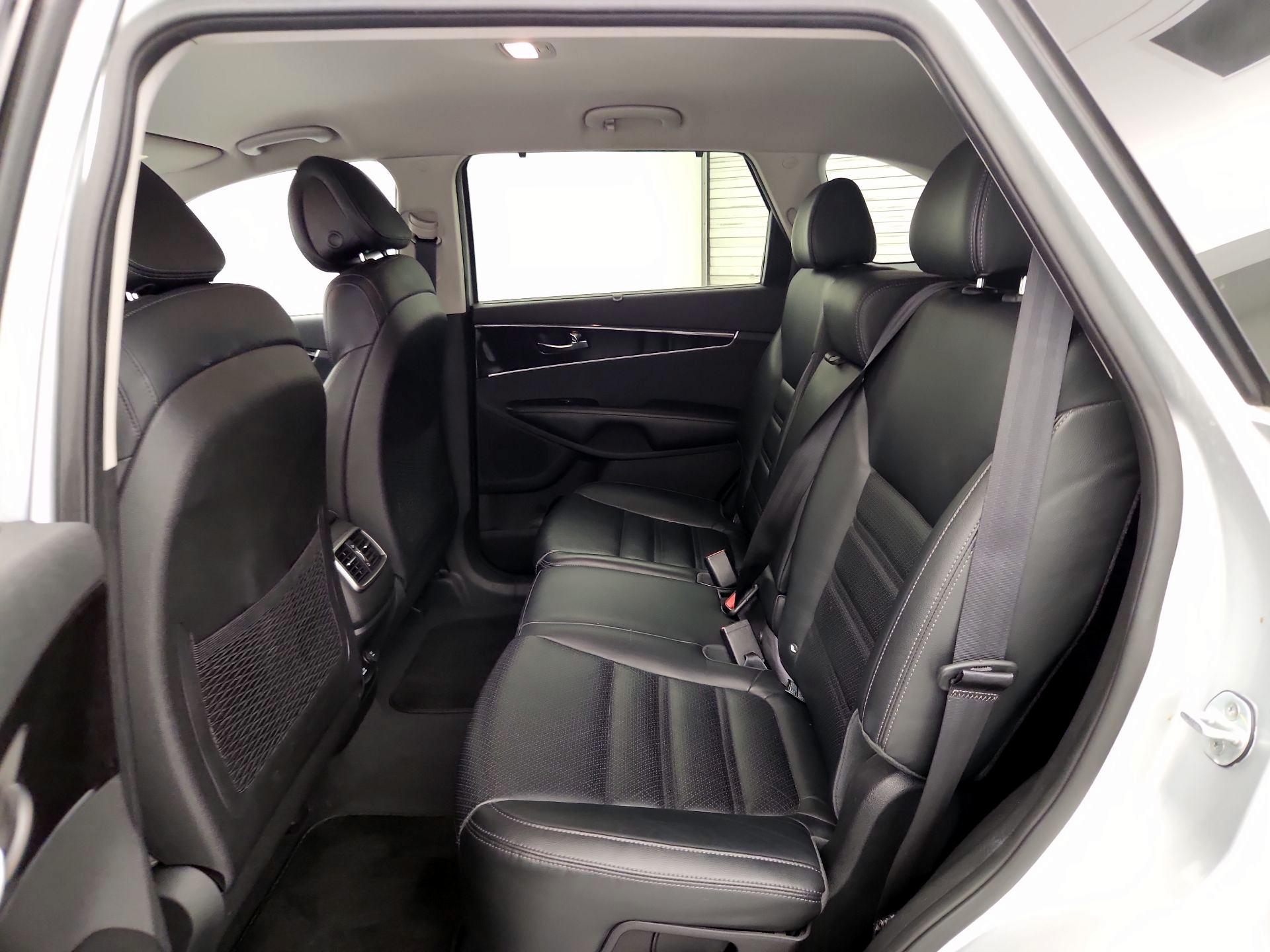 Thumbnail: 2016 Kia Sorento - 19