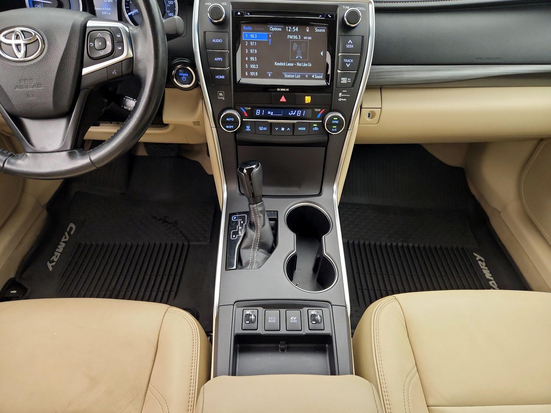 Thumbnail: 2016 Toyota Camry - 17