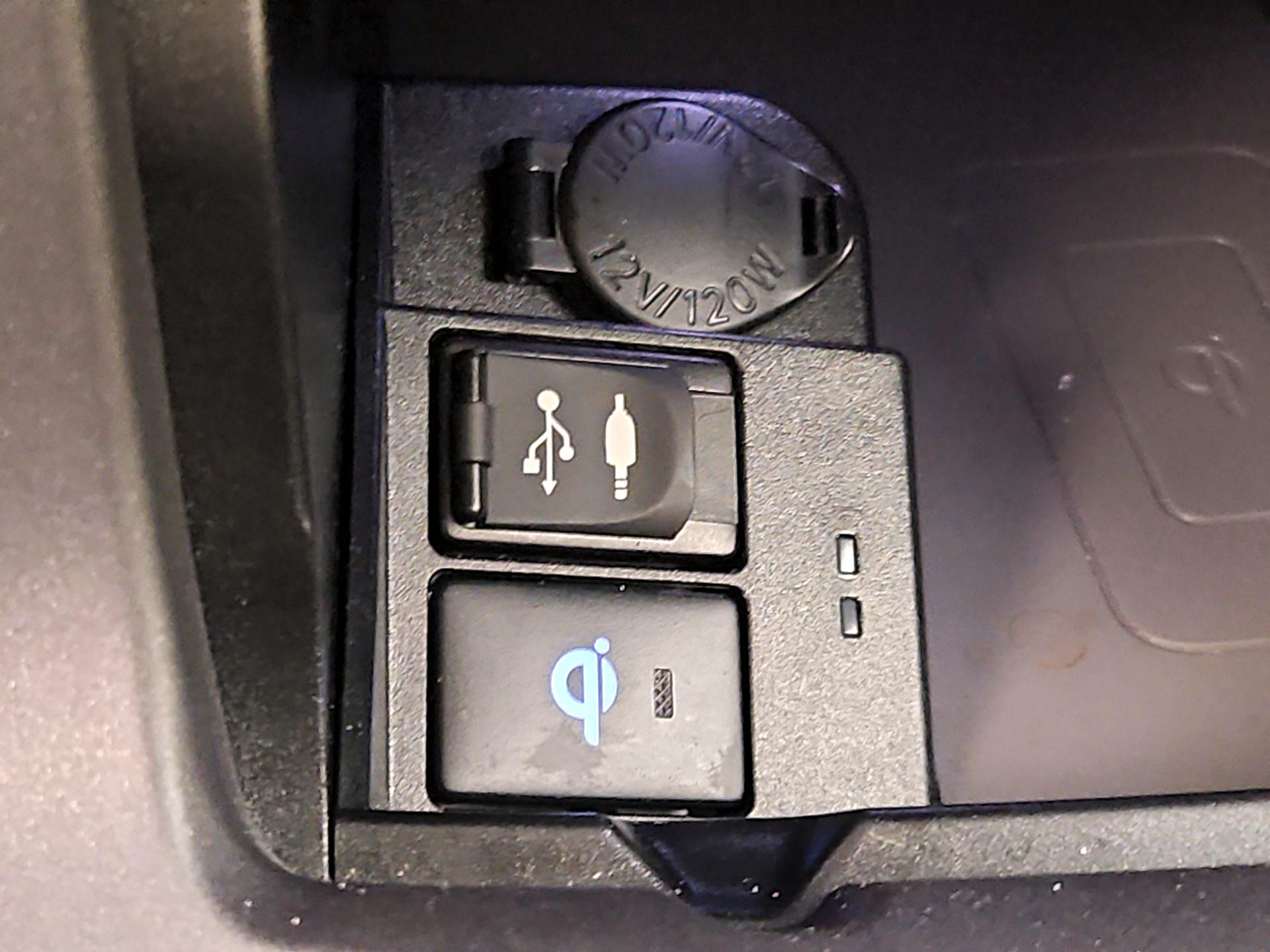 Thumbnail: 2016 Toyota Camry - 18