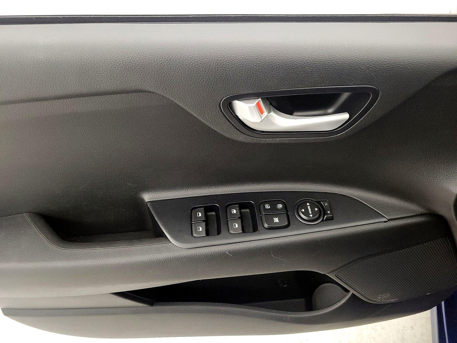 Thumbnail: 2020 Kia Rio - 12