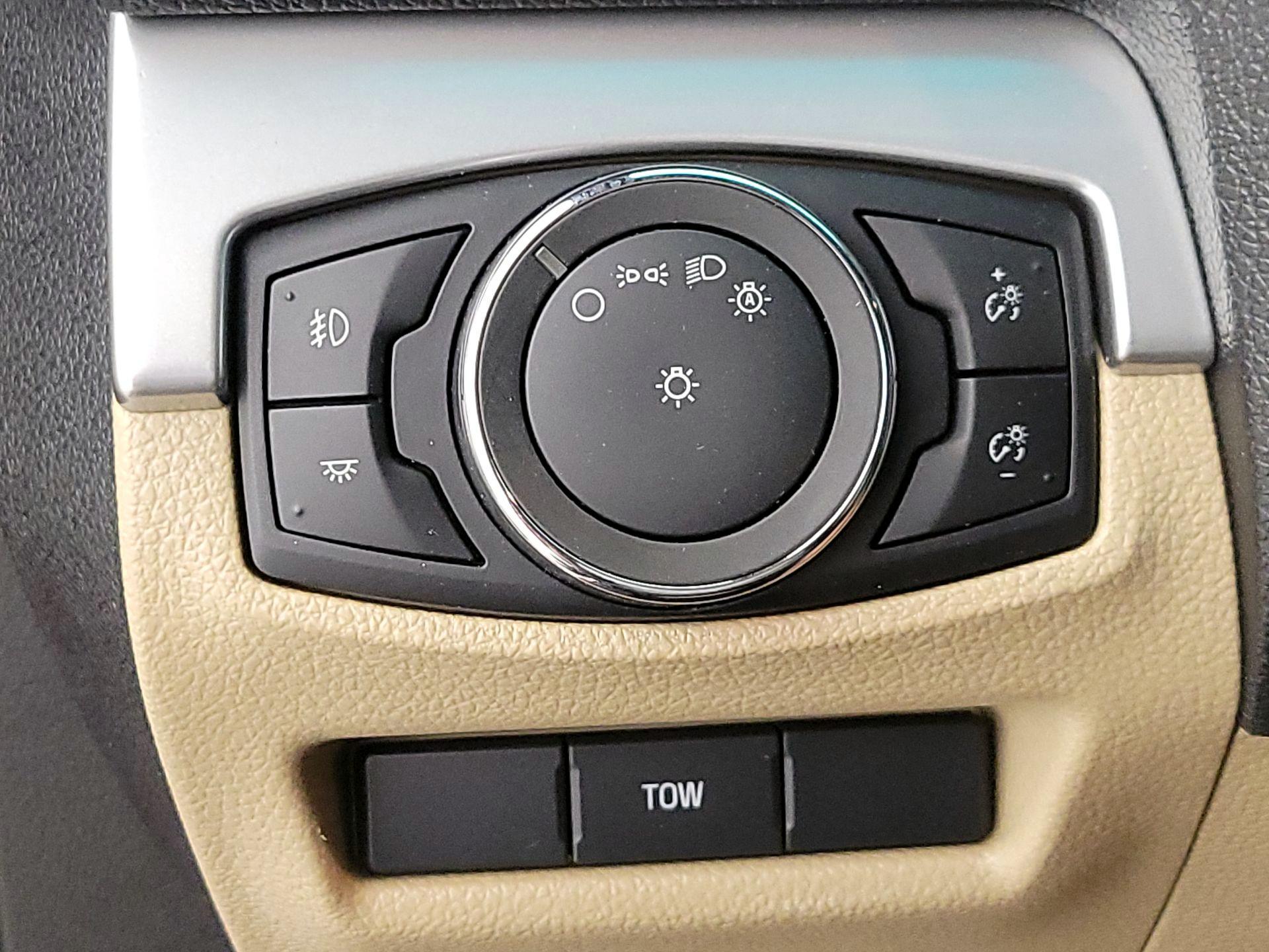 Thumbnail: 2016 Ford Explorer - 13