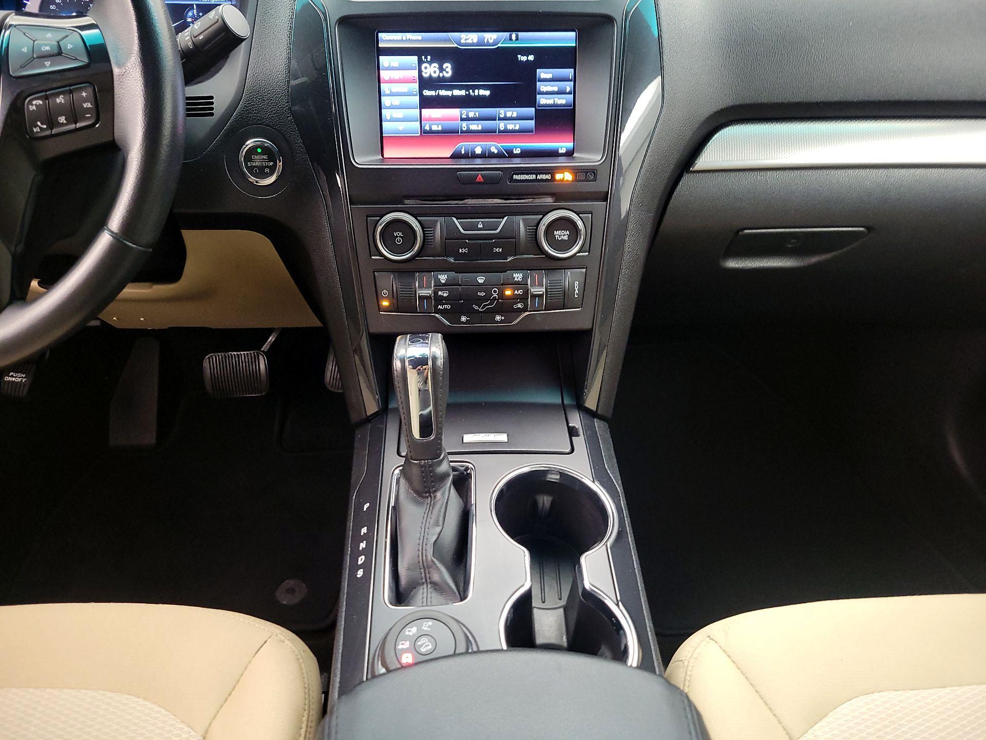 Thumbnail: 2016 Ford Explorer - 17