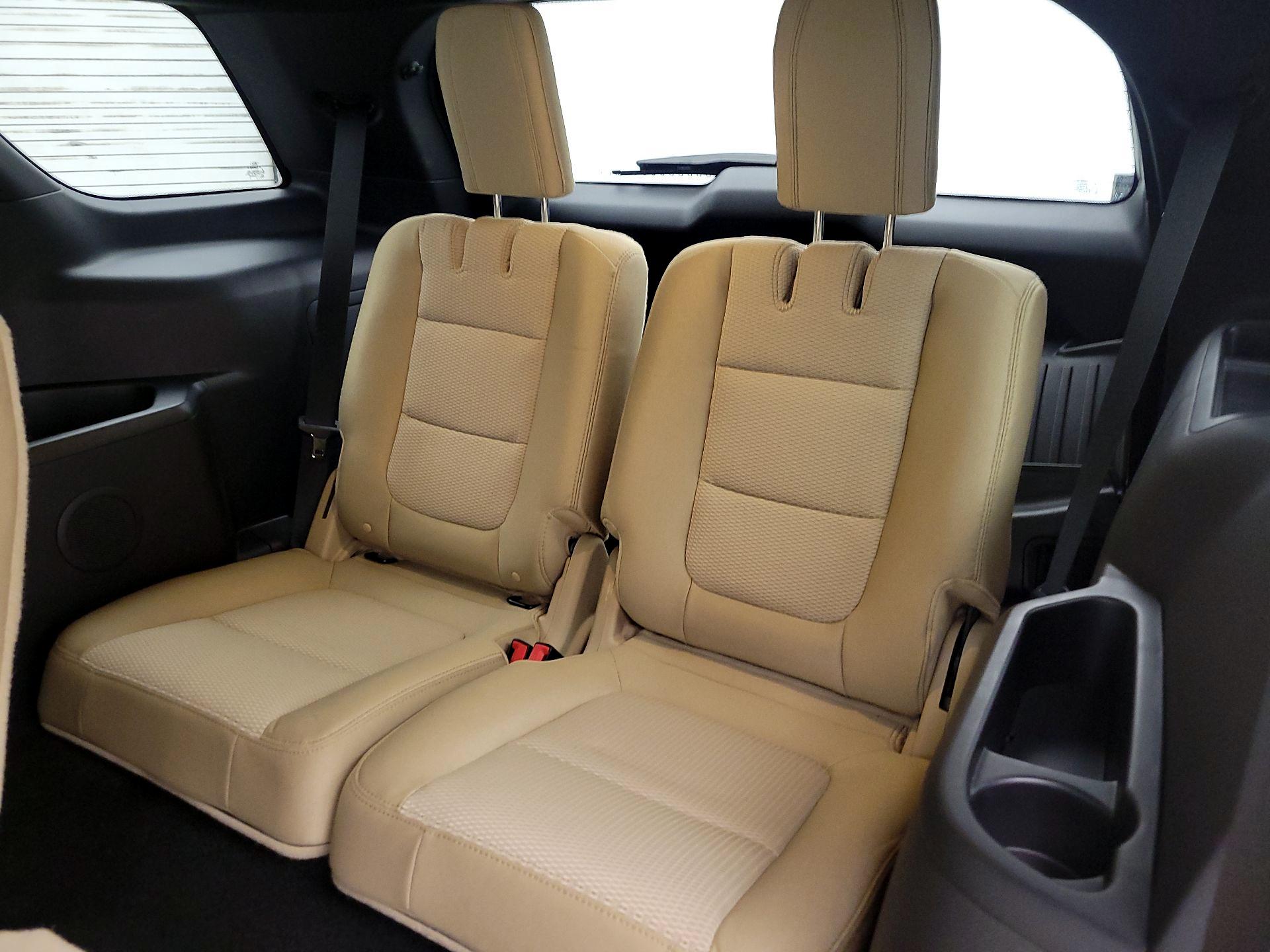 Thumbnail: 2016 Ford Explorer - 20