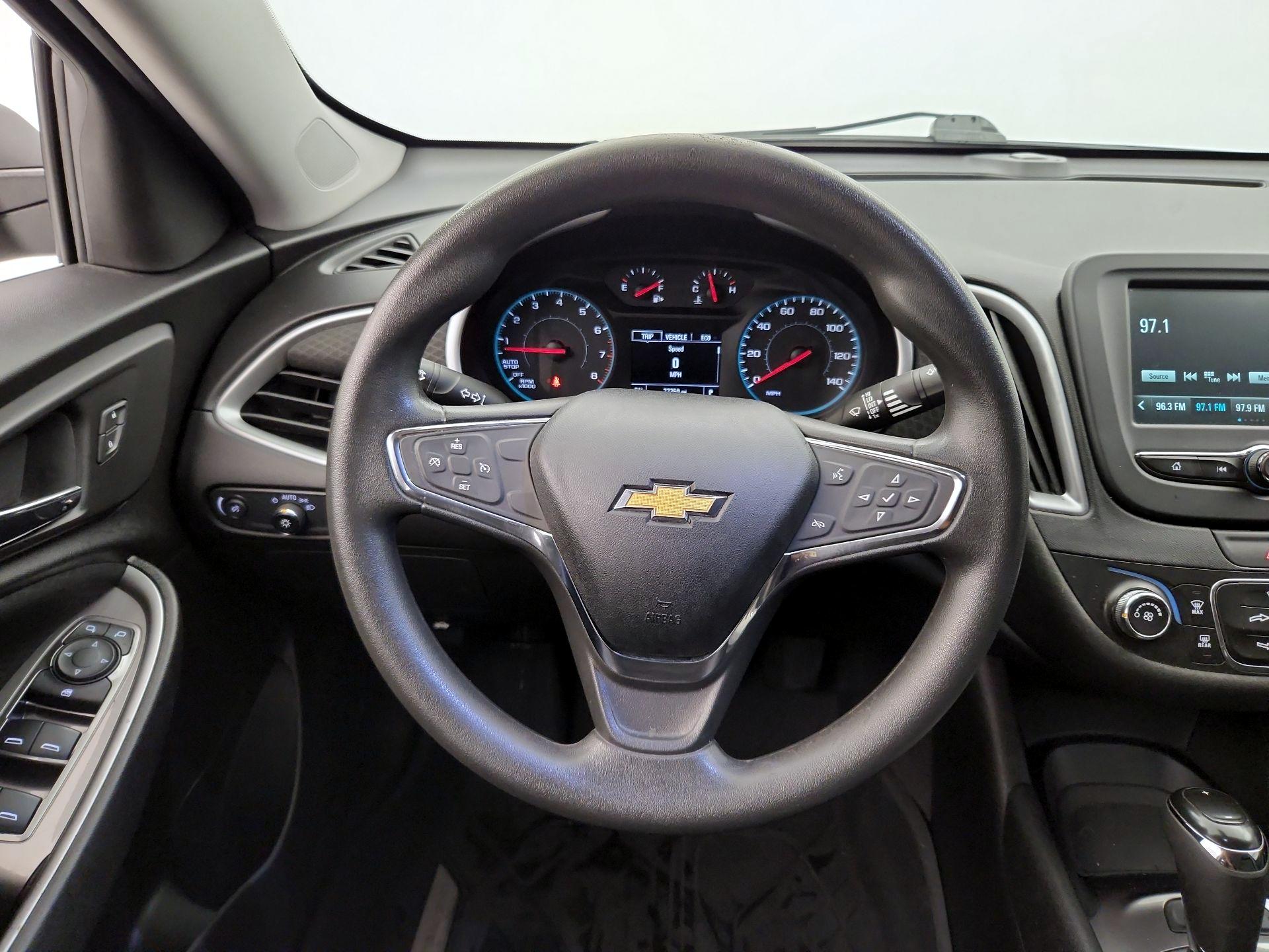 Thumbnail: 2018 Chevrolet Malibu - 10
