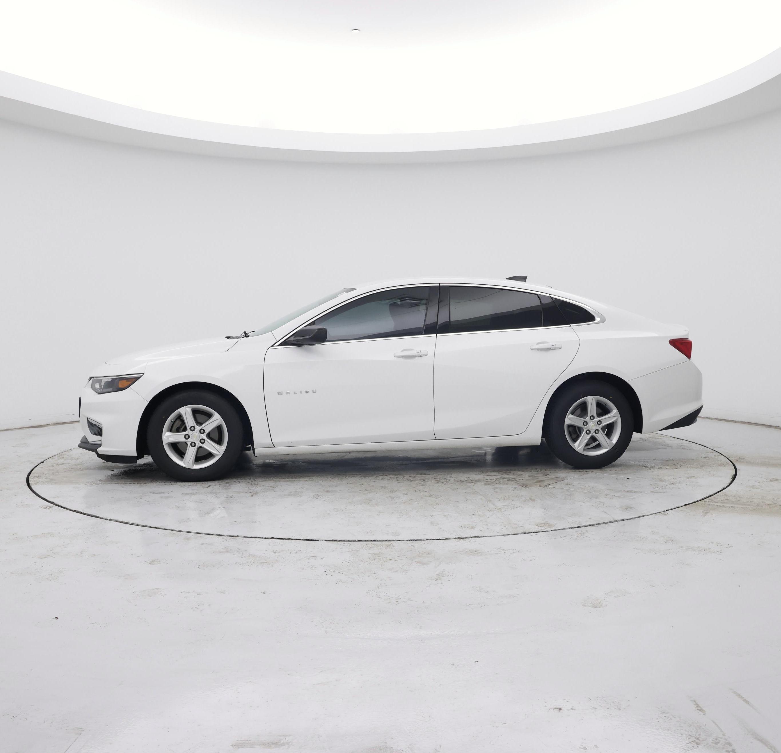 Thumbnail: 2018 Chevrolet Malibu - 3