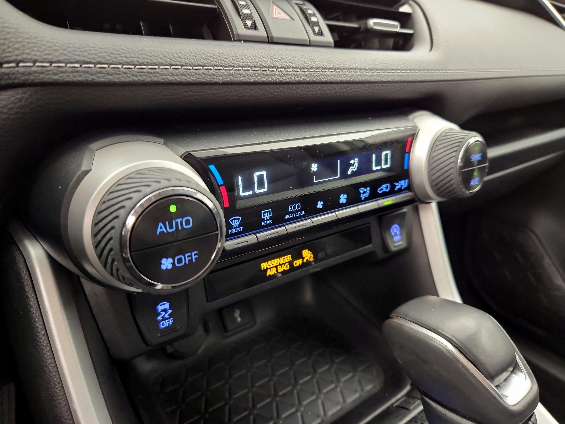 Thumbnail: 2020 Toyota RAV4 - 16