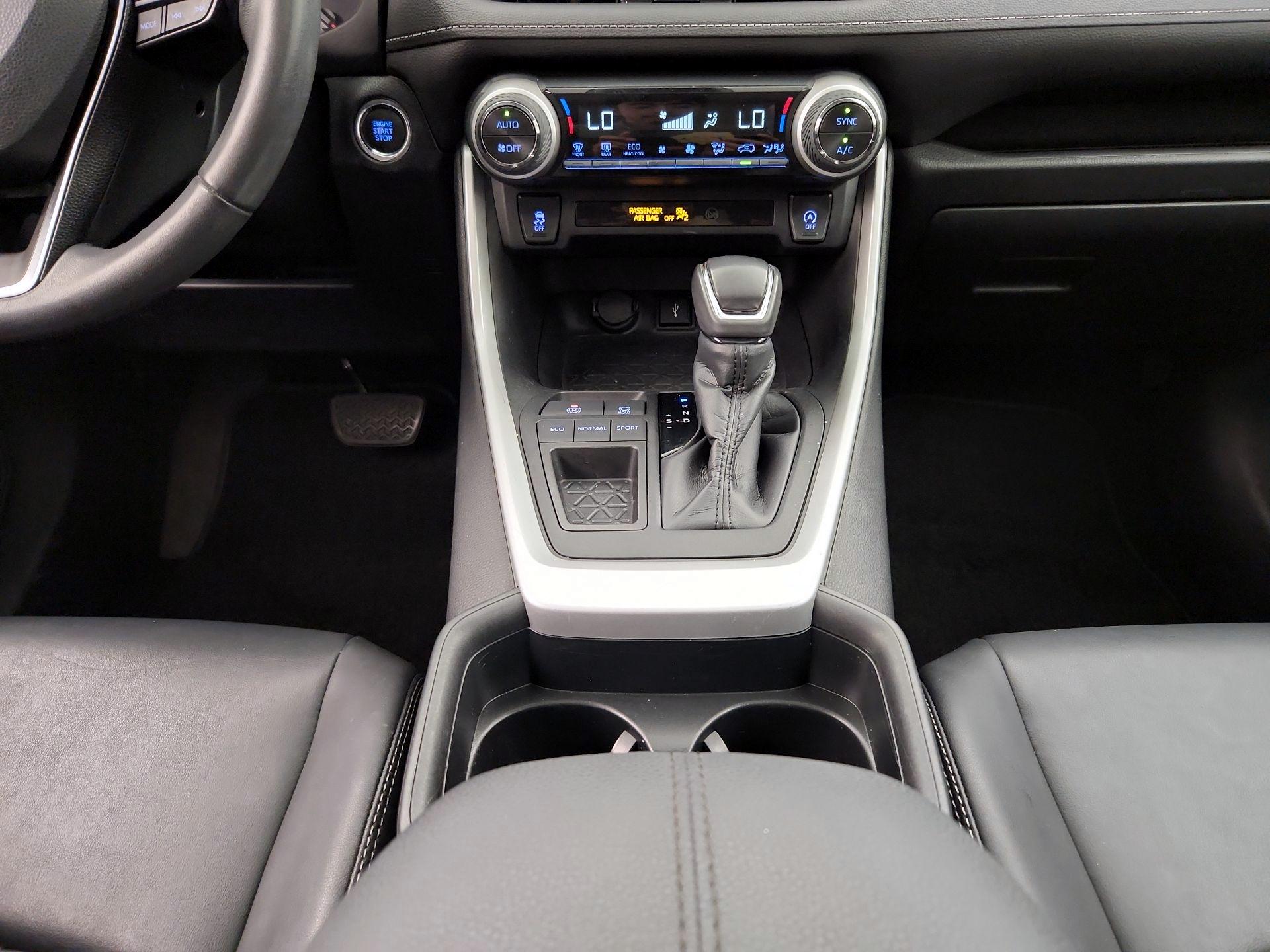 Thumbnail: 2020 Toyota RAV4 - 17
