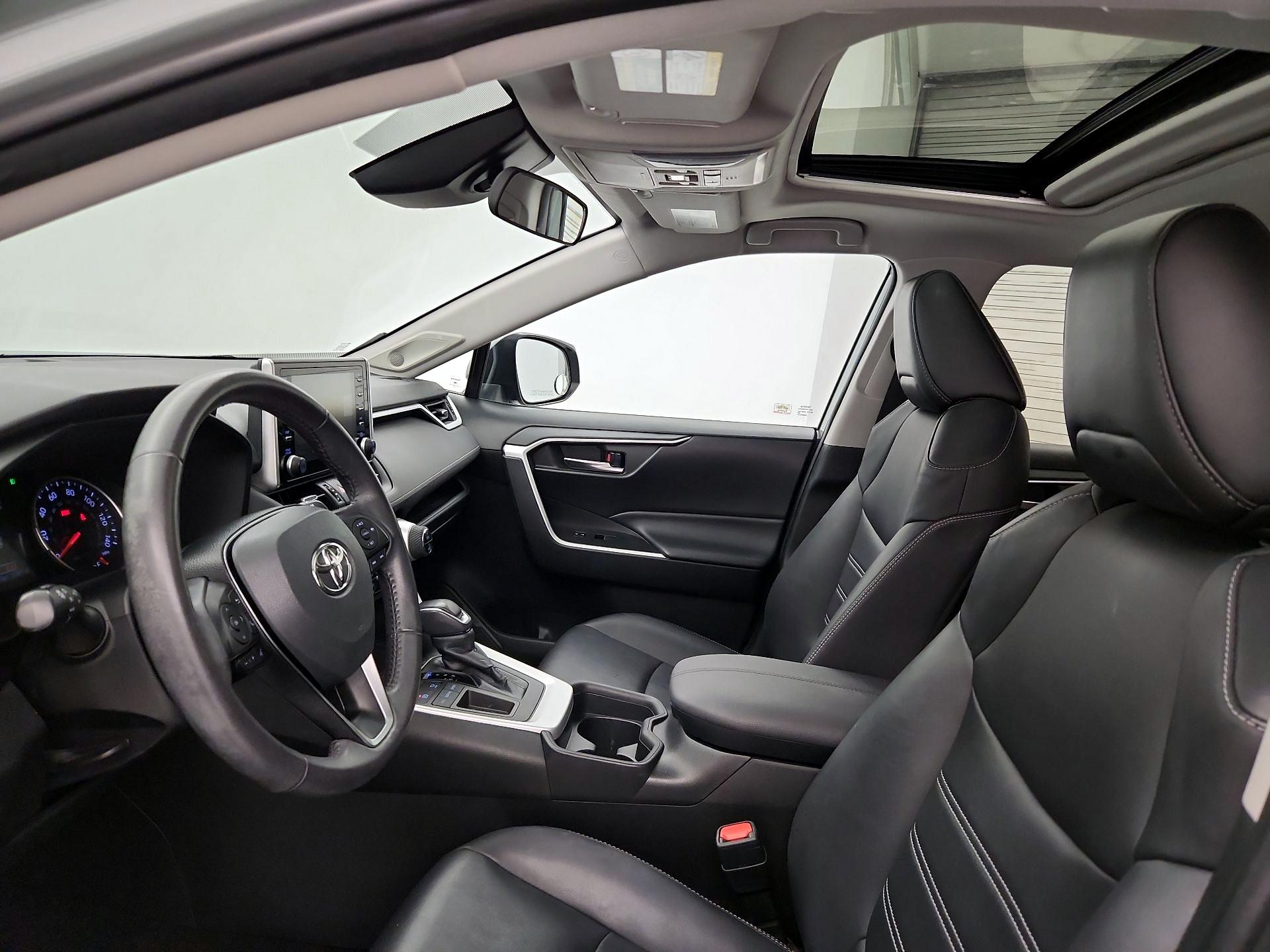 Thumbnail: 2020 Toyota RAV4 - 19