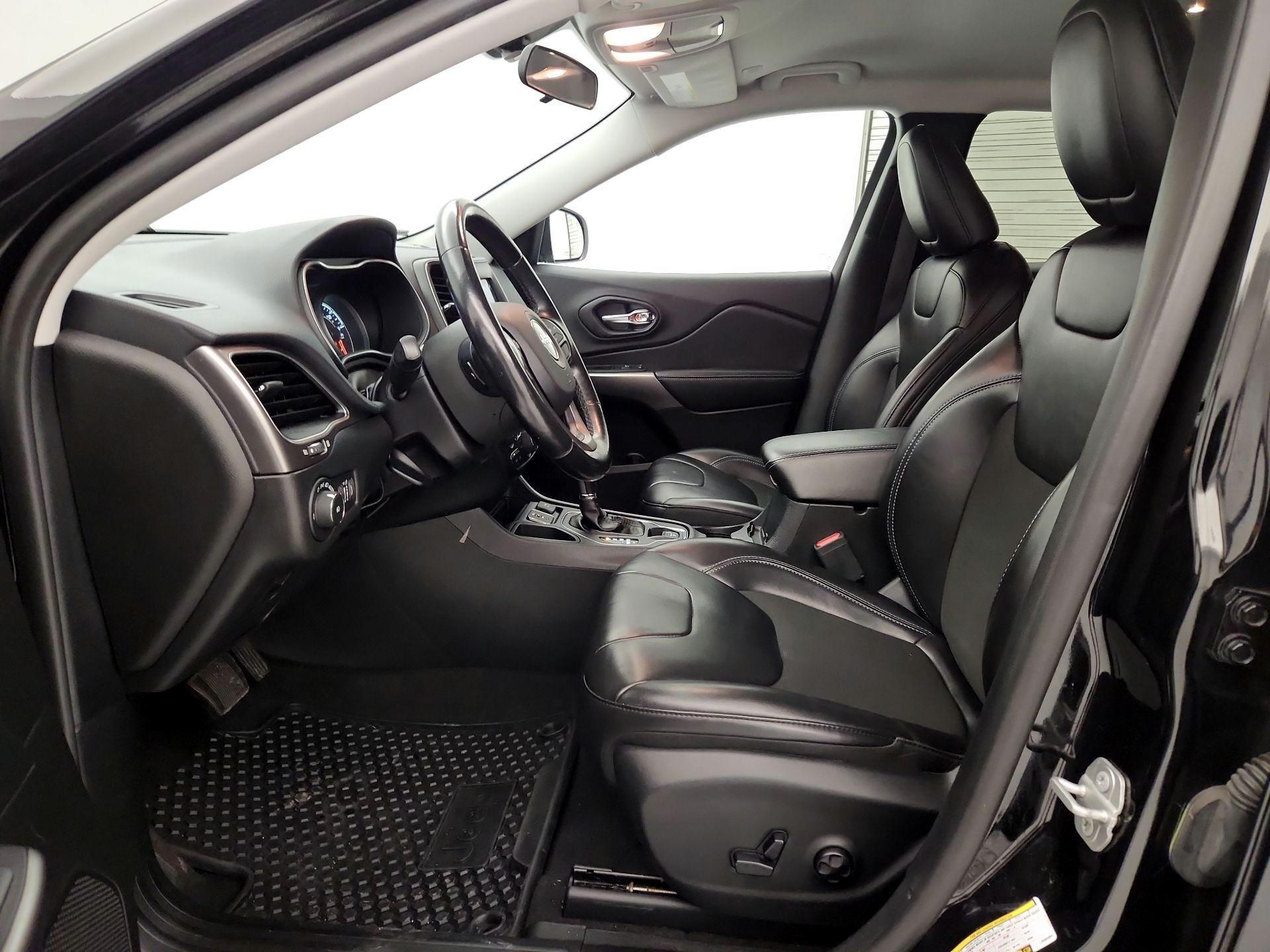 Thumbnail: 2020 Jeep Cherokee - 11
